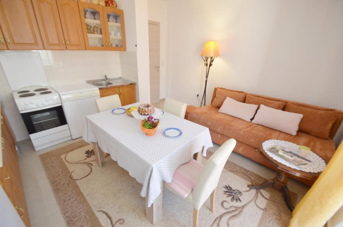Two-Bedroom Apartment with Balcony and Sea View - Photo 3