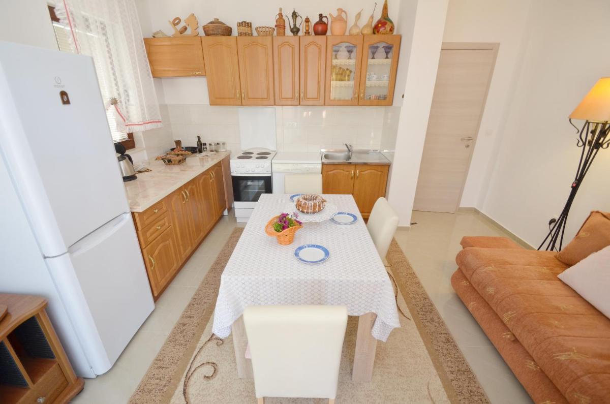 Two-Bedroom Apartment with Balcony and Sea View - Photo 5