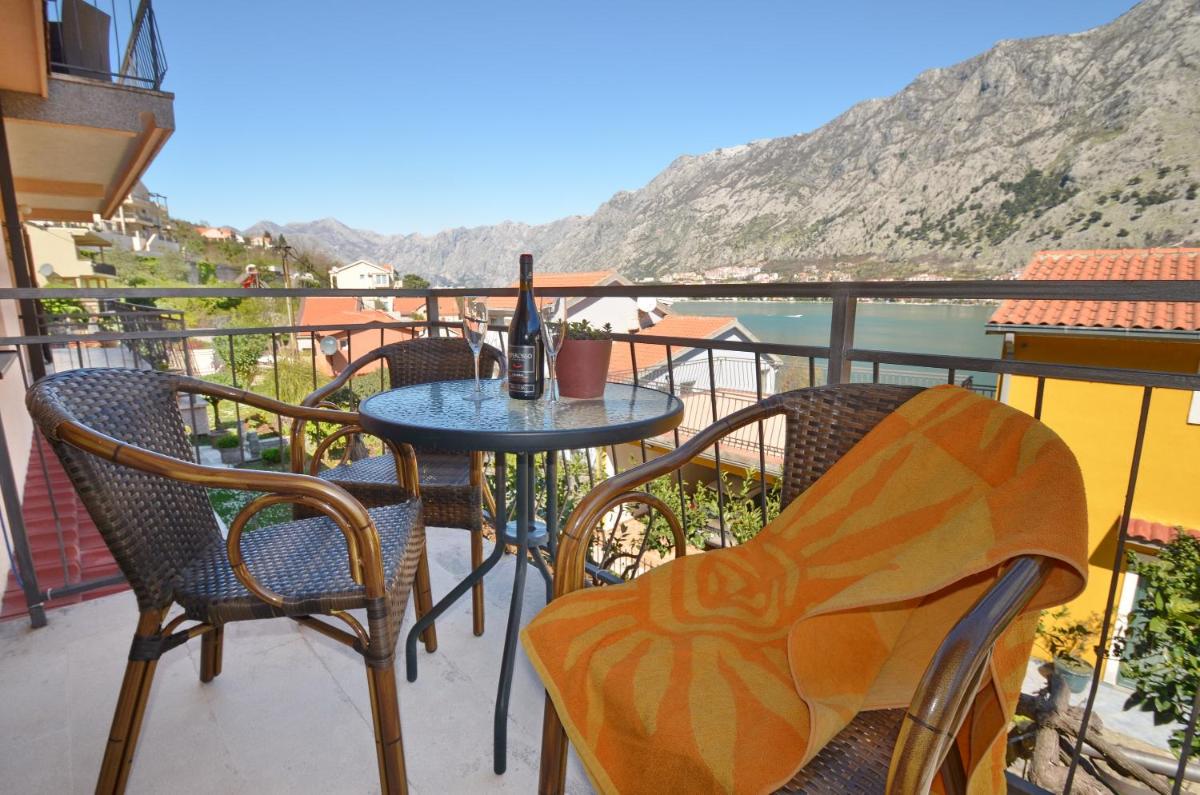 Two-Bedroom Apartment with Balcony and Sea View - Photo 1