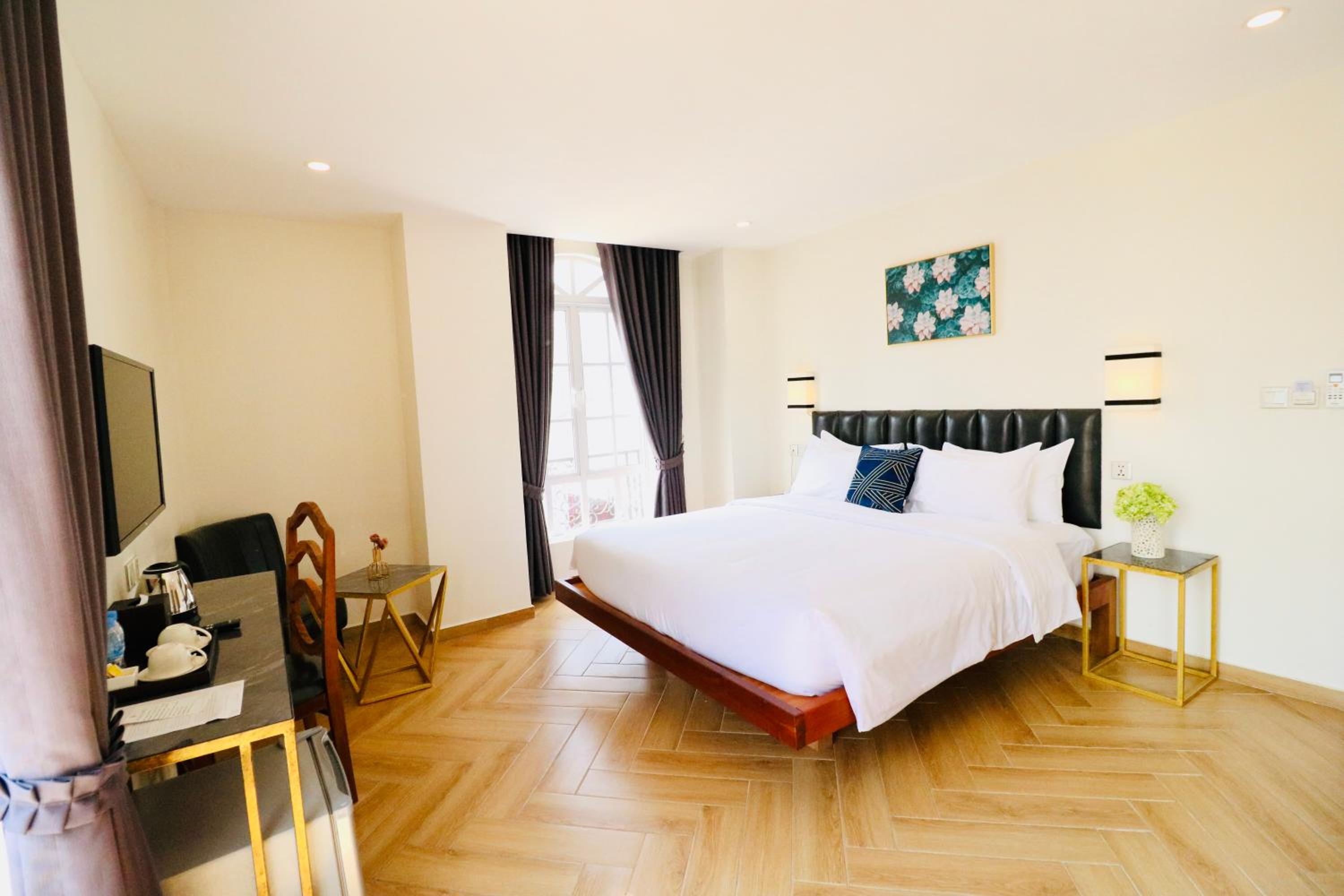 Luxury Suite - Photo 5