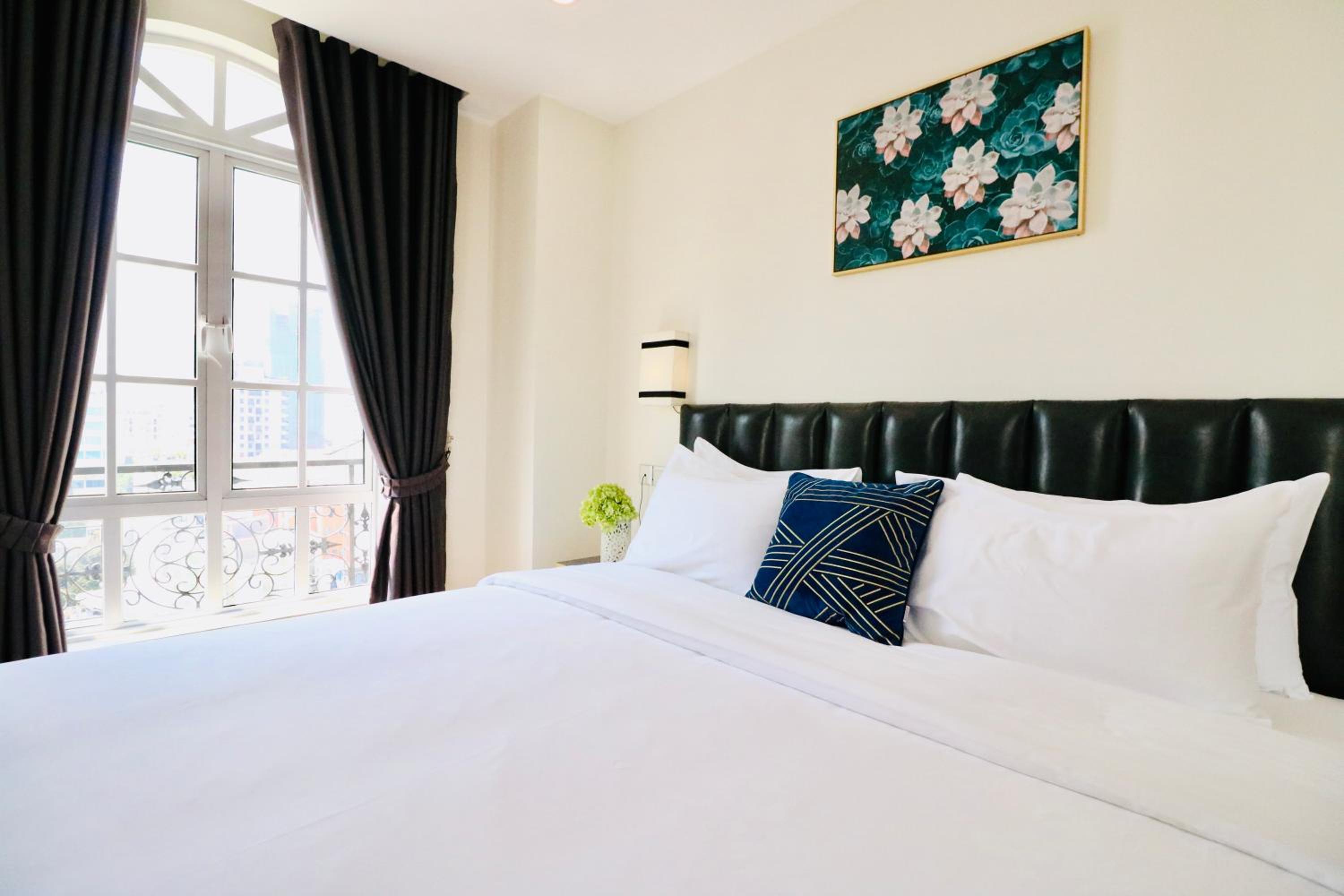 Luxury Suite - Photo 24