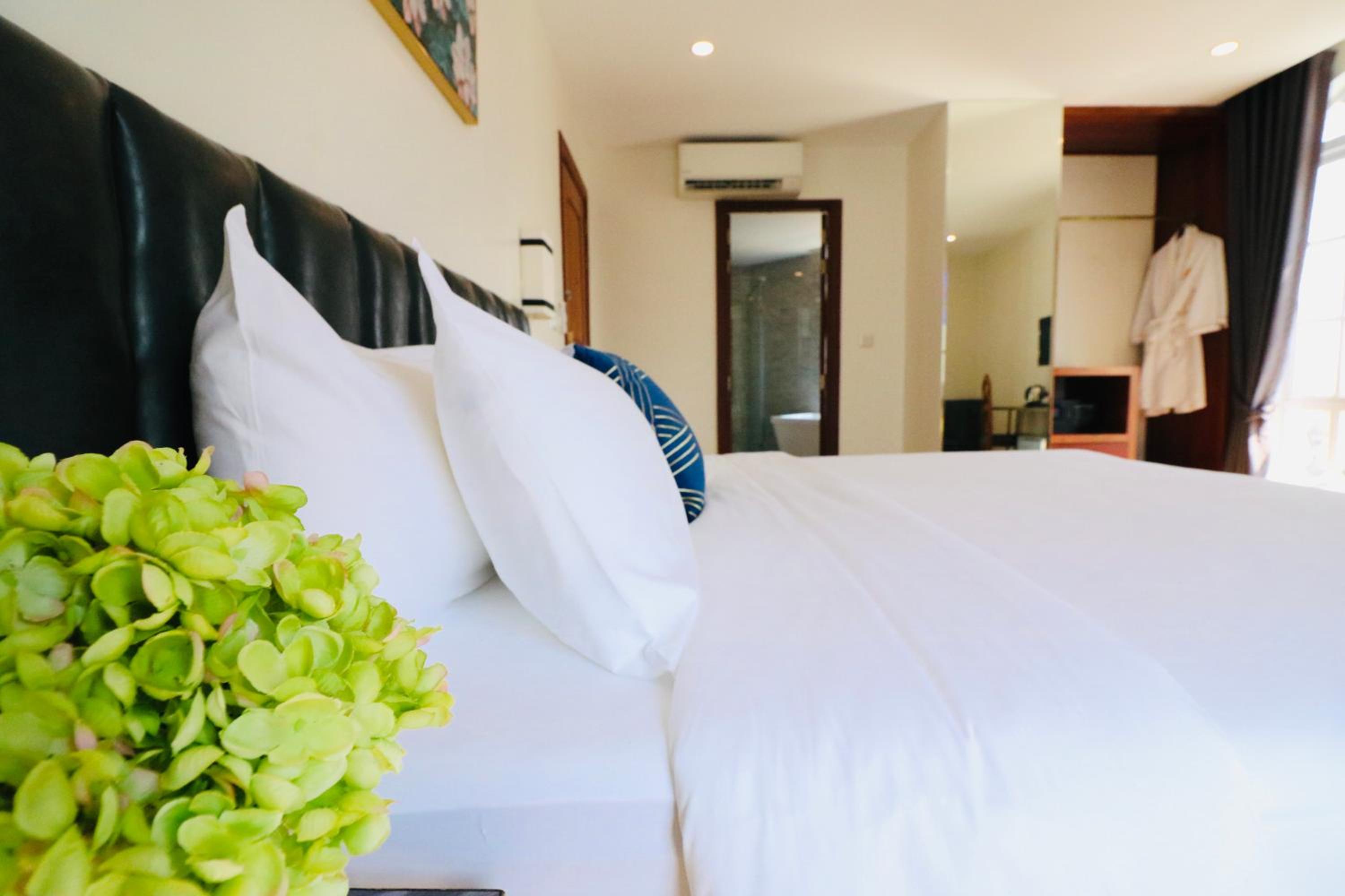 Luxury Suite - Photo 15