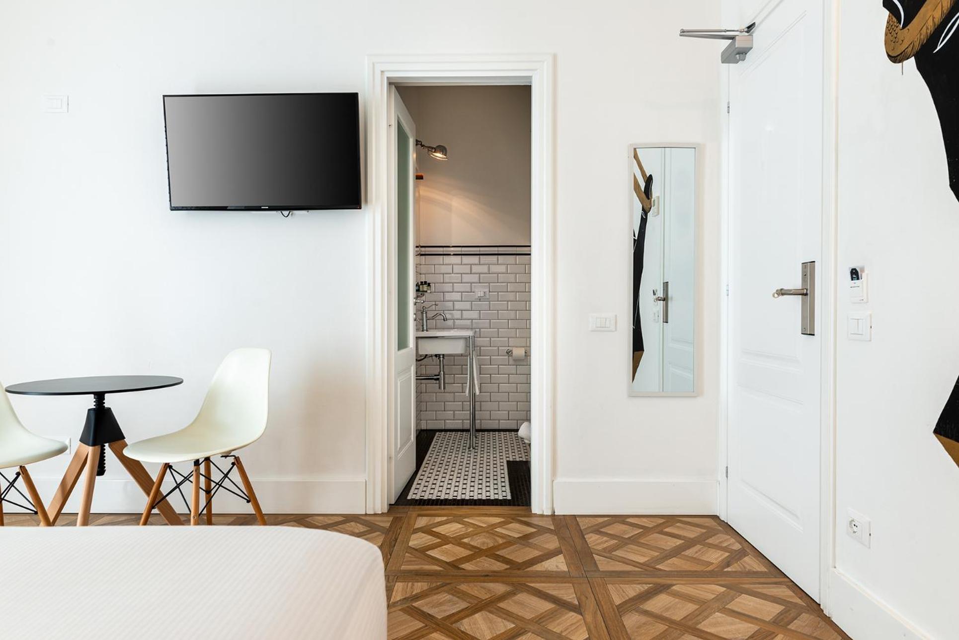 Deluxe Double Room with Terrace - Photo 9