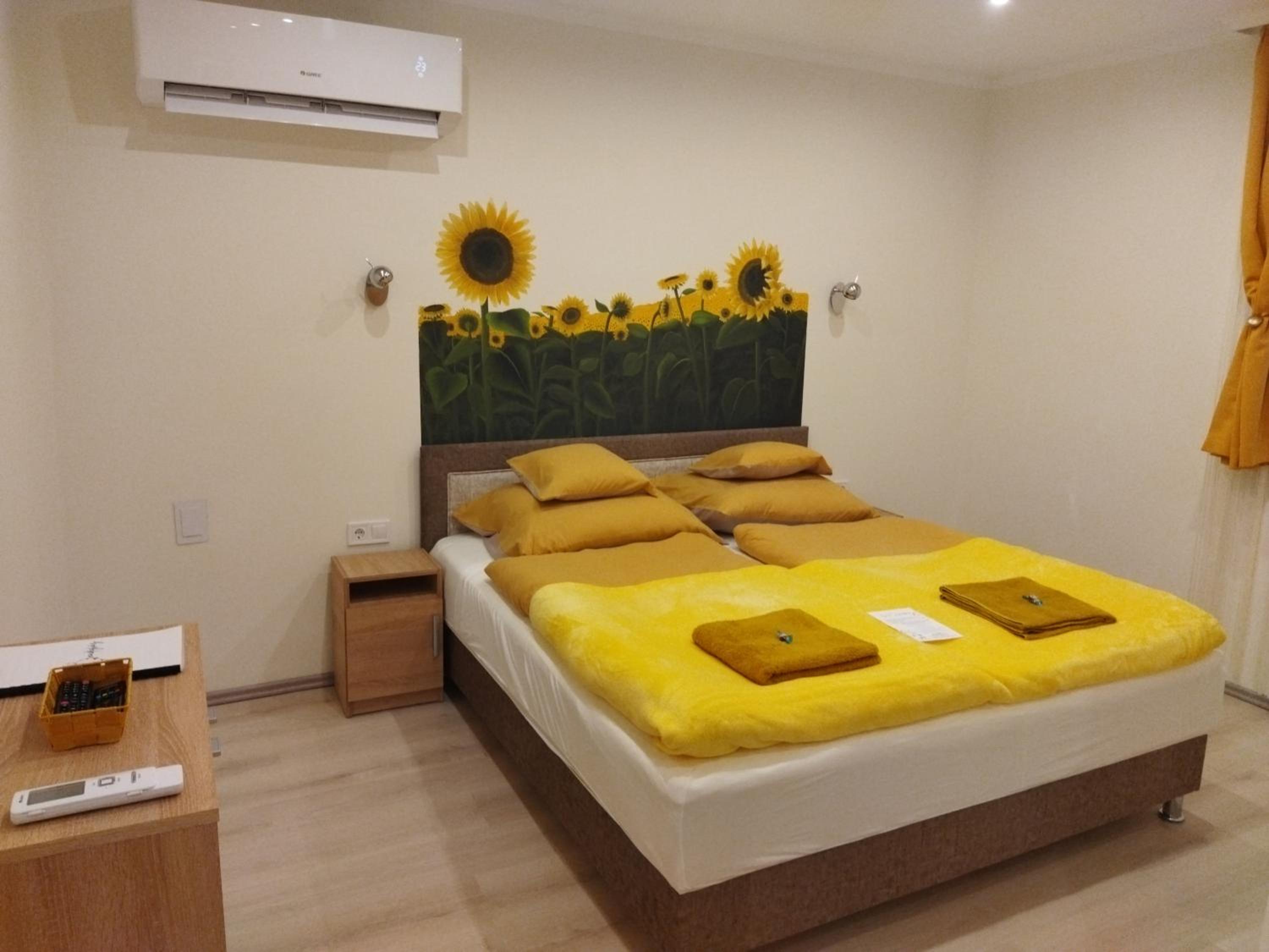 Deluxe Double Room with Extra Bed photo 1