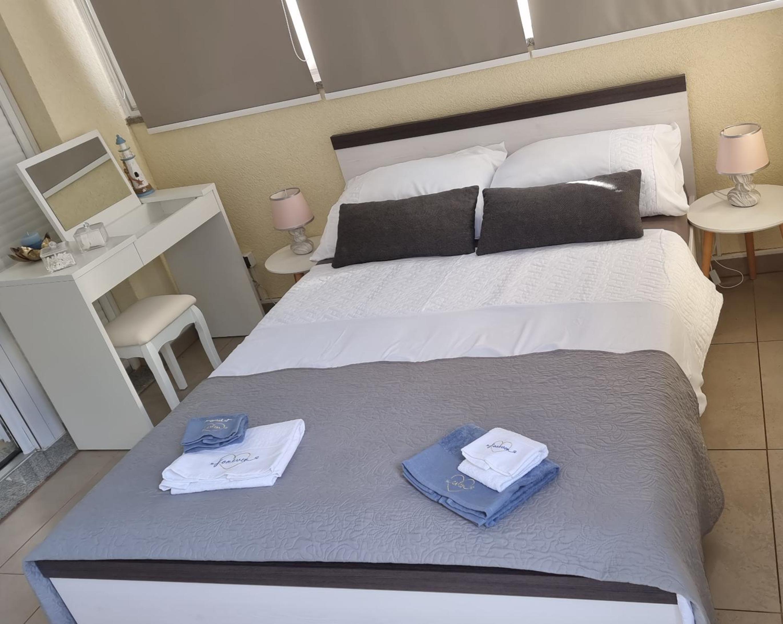 One-Bedroom Apartment - Photo 3