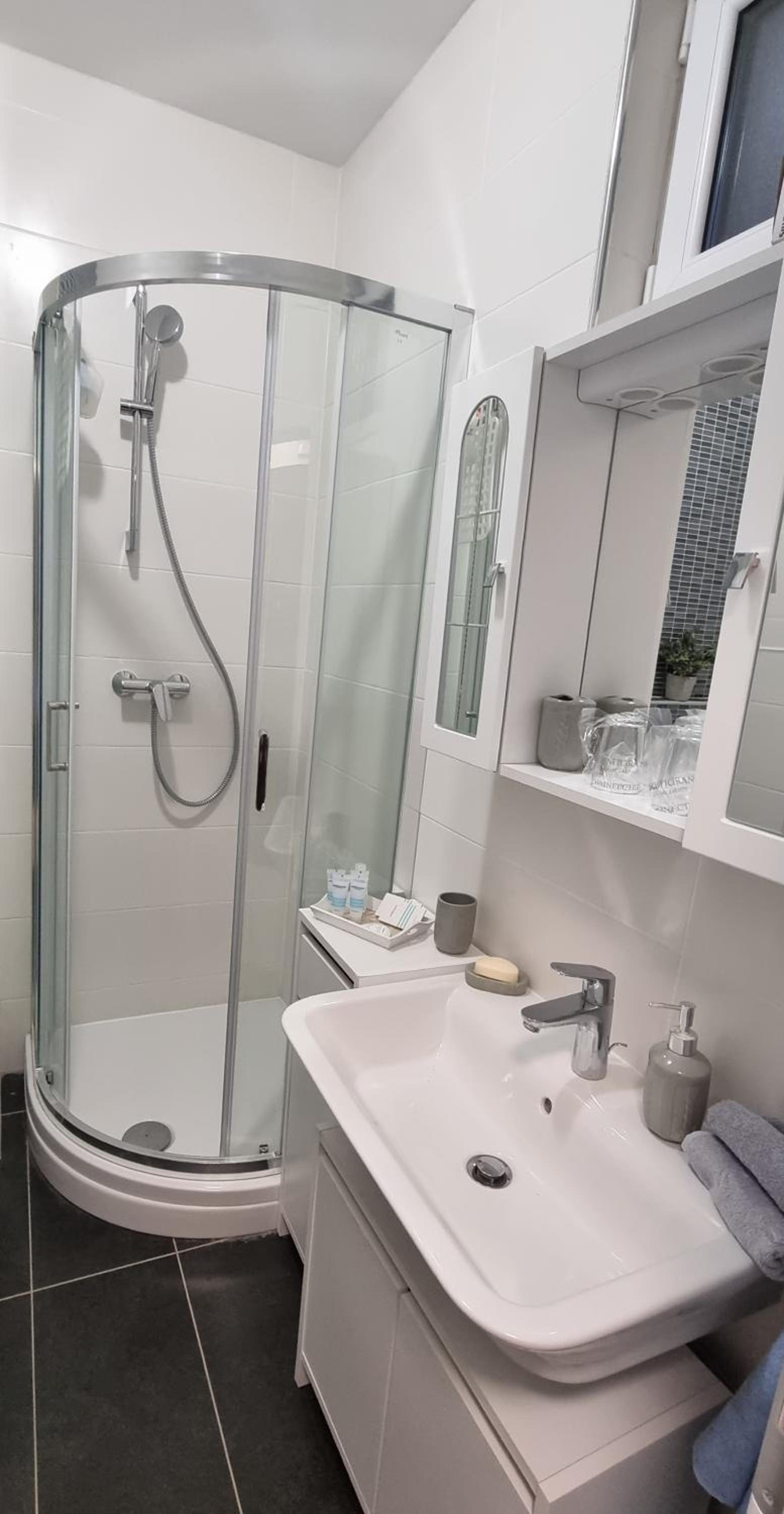One-Bedroom Apartment - Photo 14