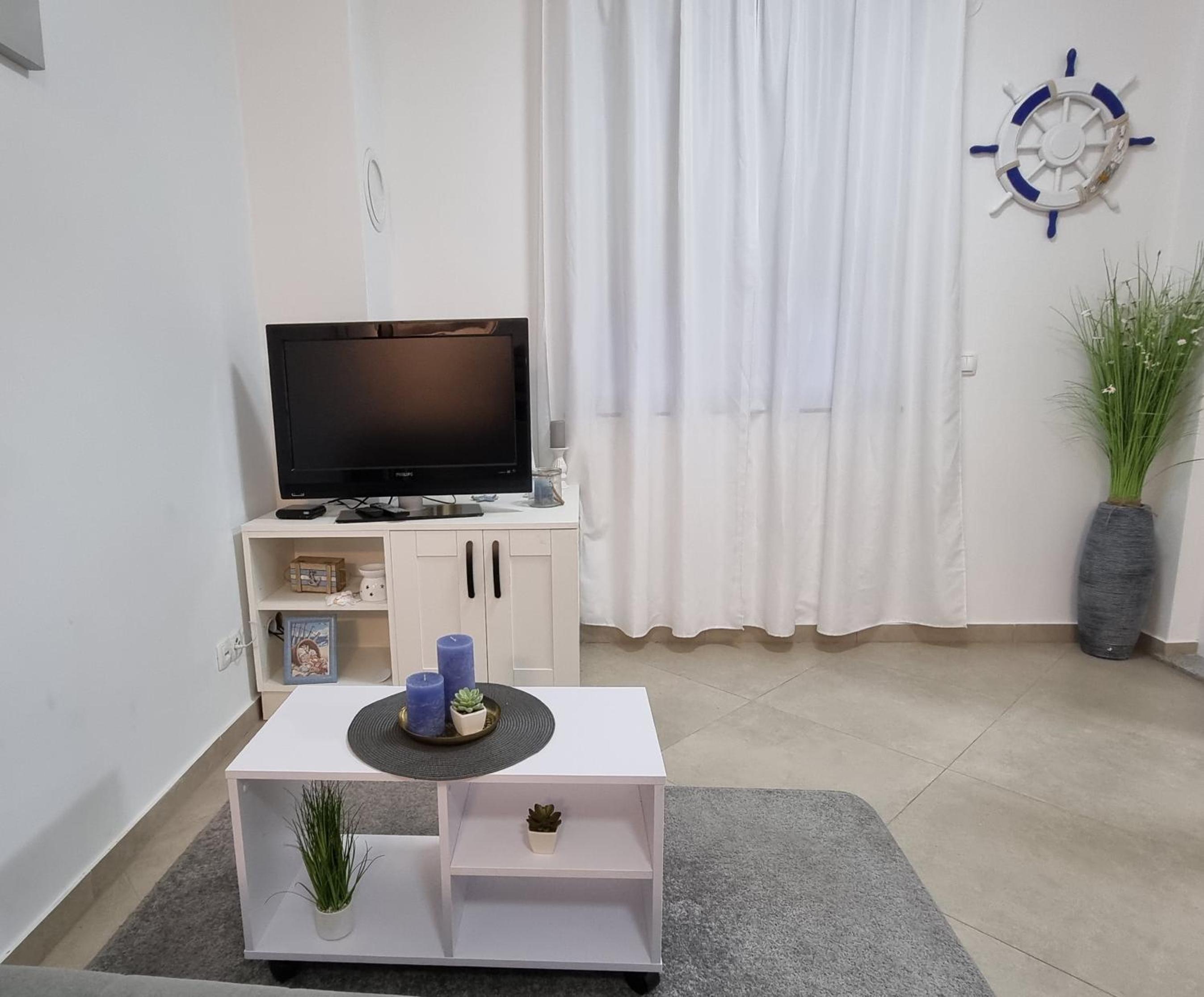 One-Bedroom Apartment - Photo 27