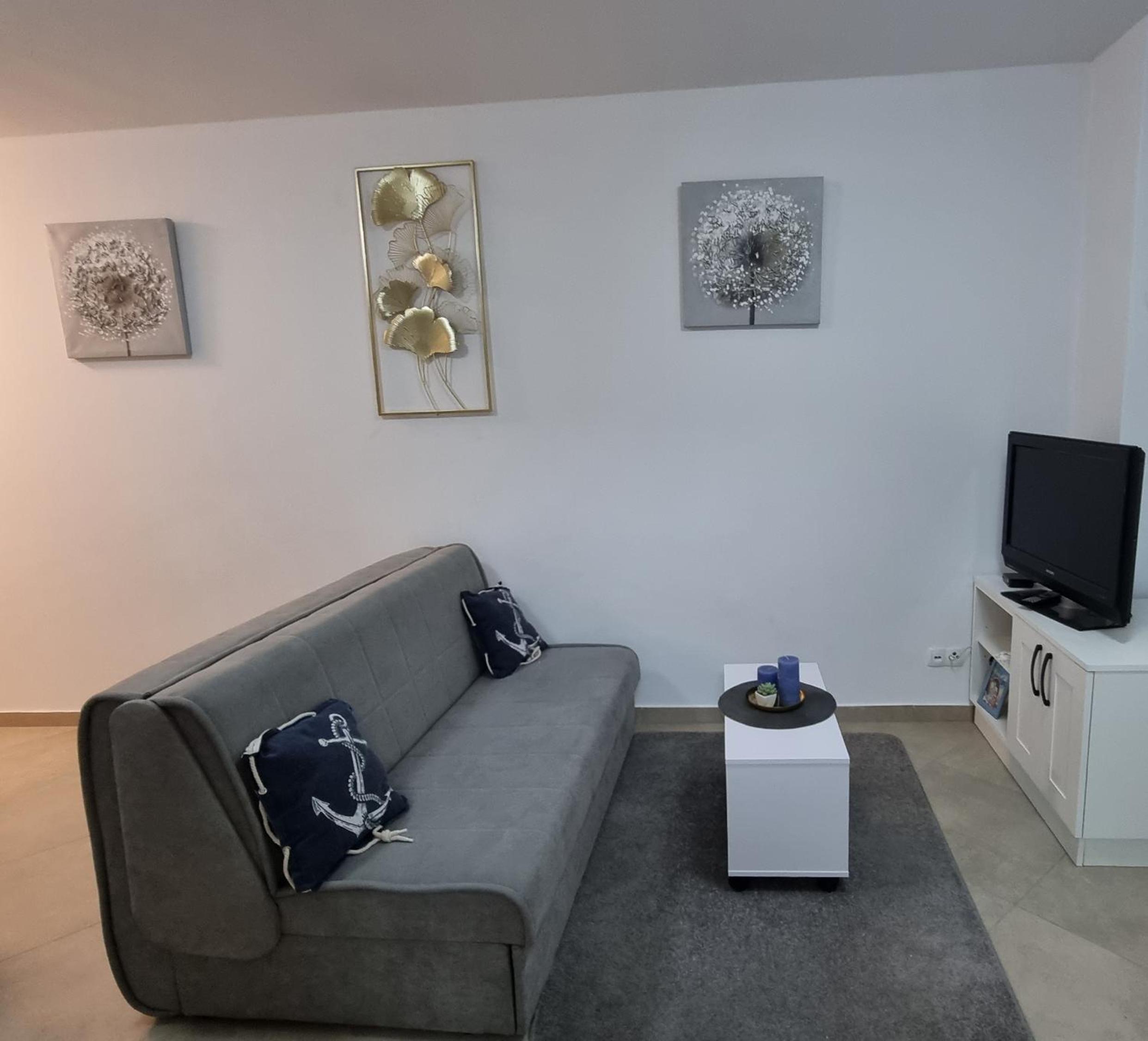 One-Bedroom Apartment - Photo 28