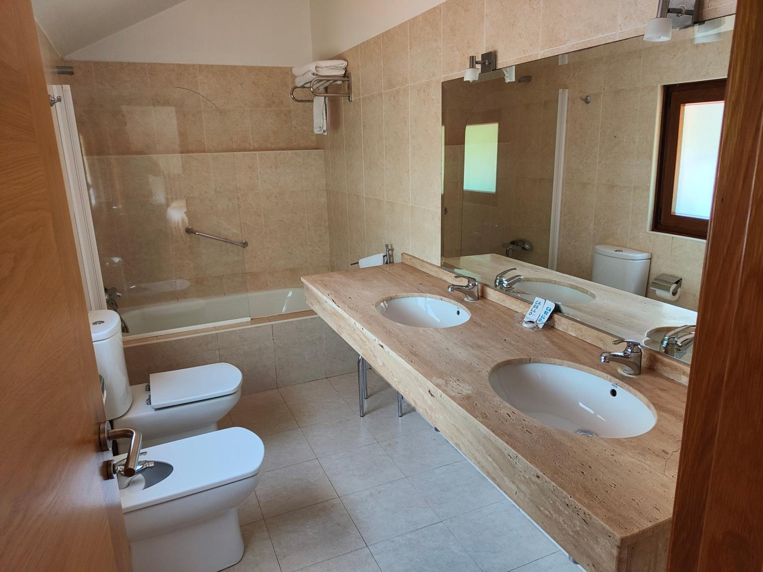 Double Room with Private Bathroom photo 3