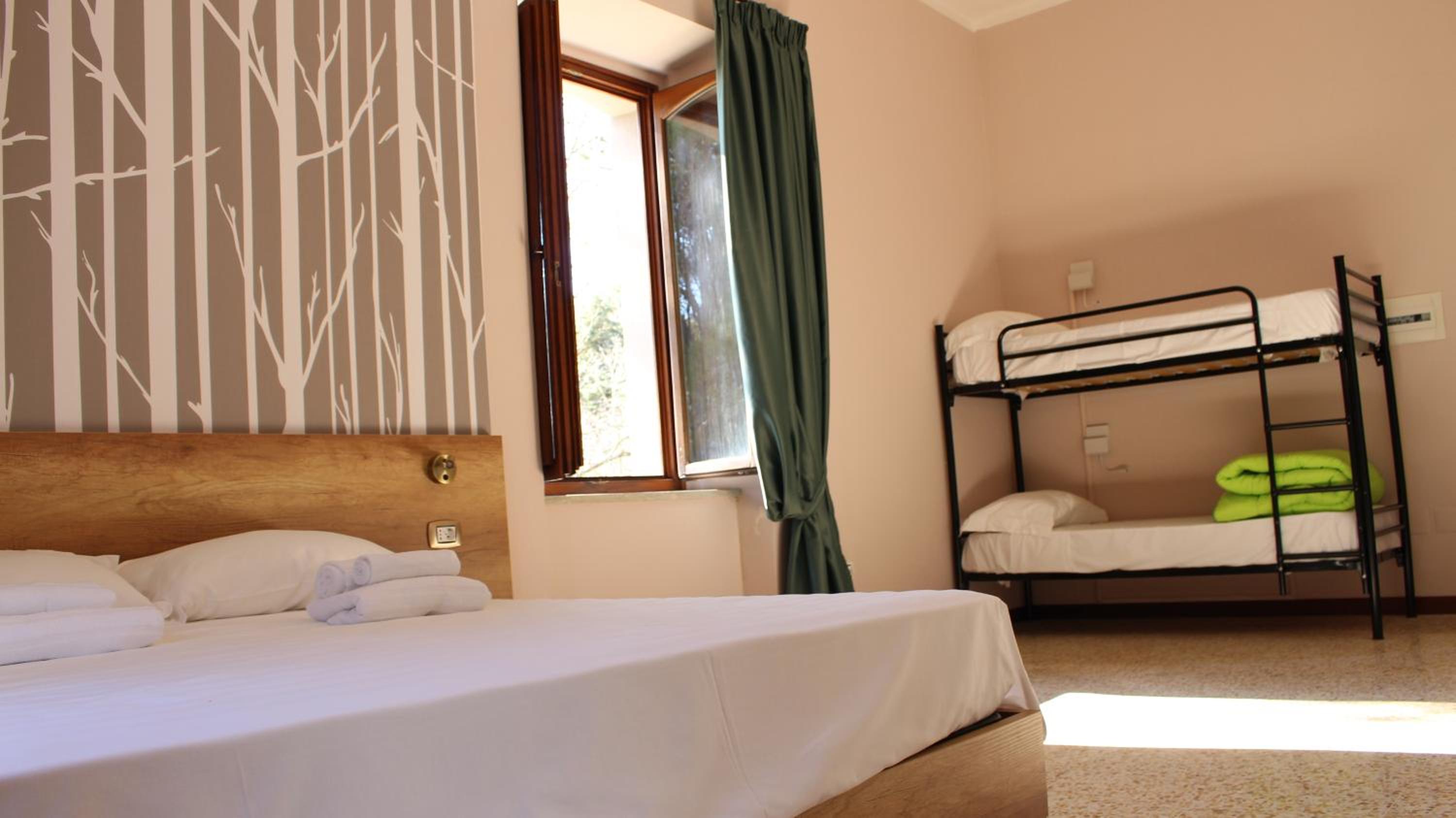 Quadruple Room with Private External Bathroom photo 2