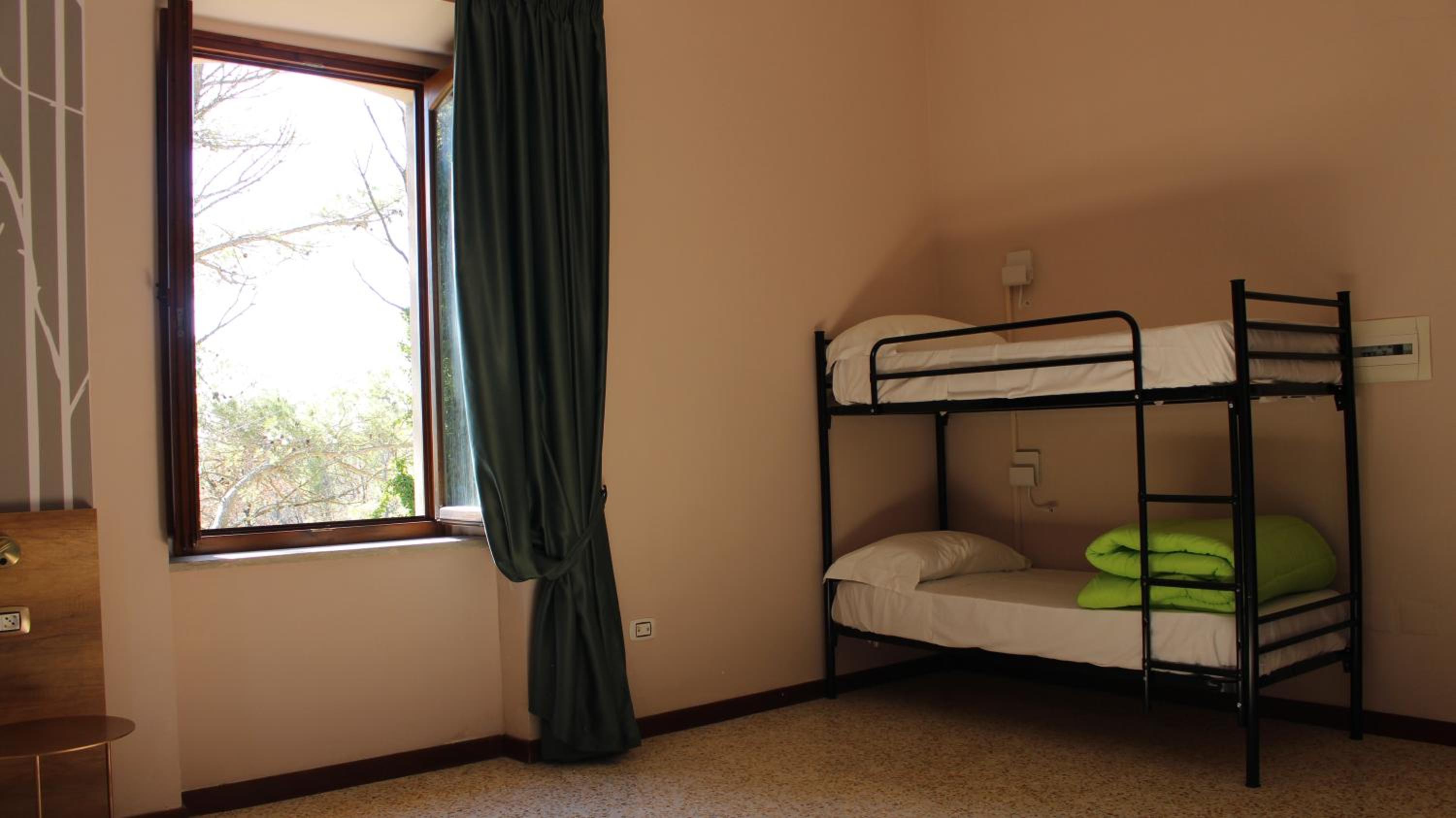 Quadruple Room - Disability Access photo 1