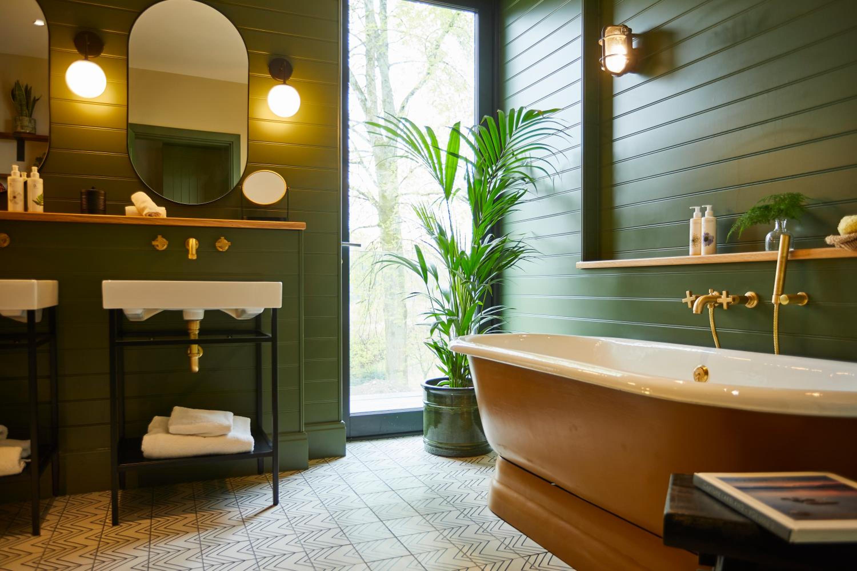 Suite with Balcony - Photo 4