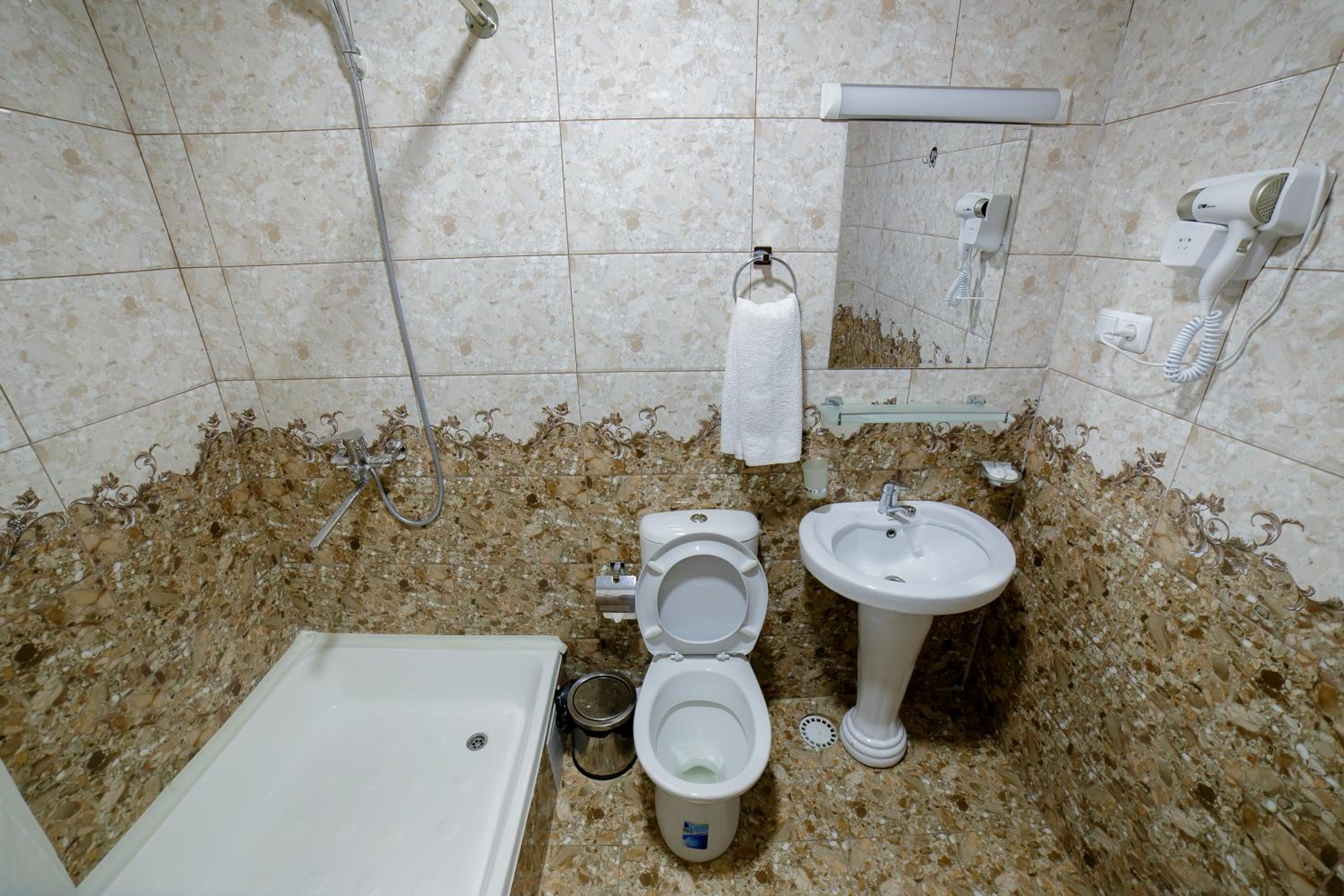Quadruple Room with Bathroom photo 3