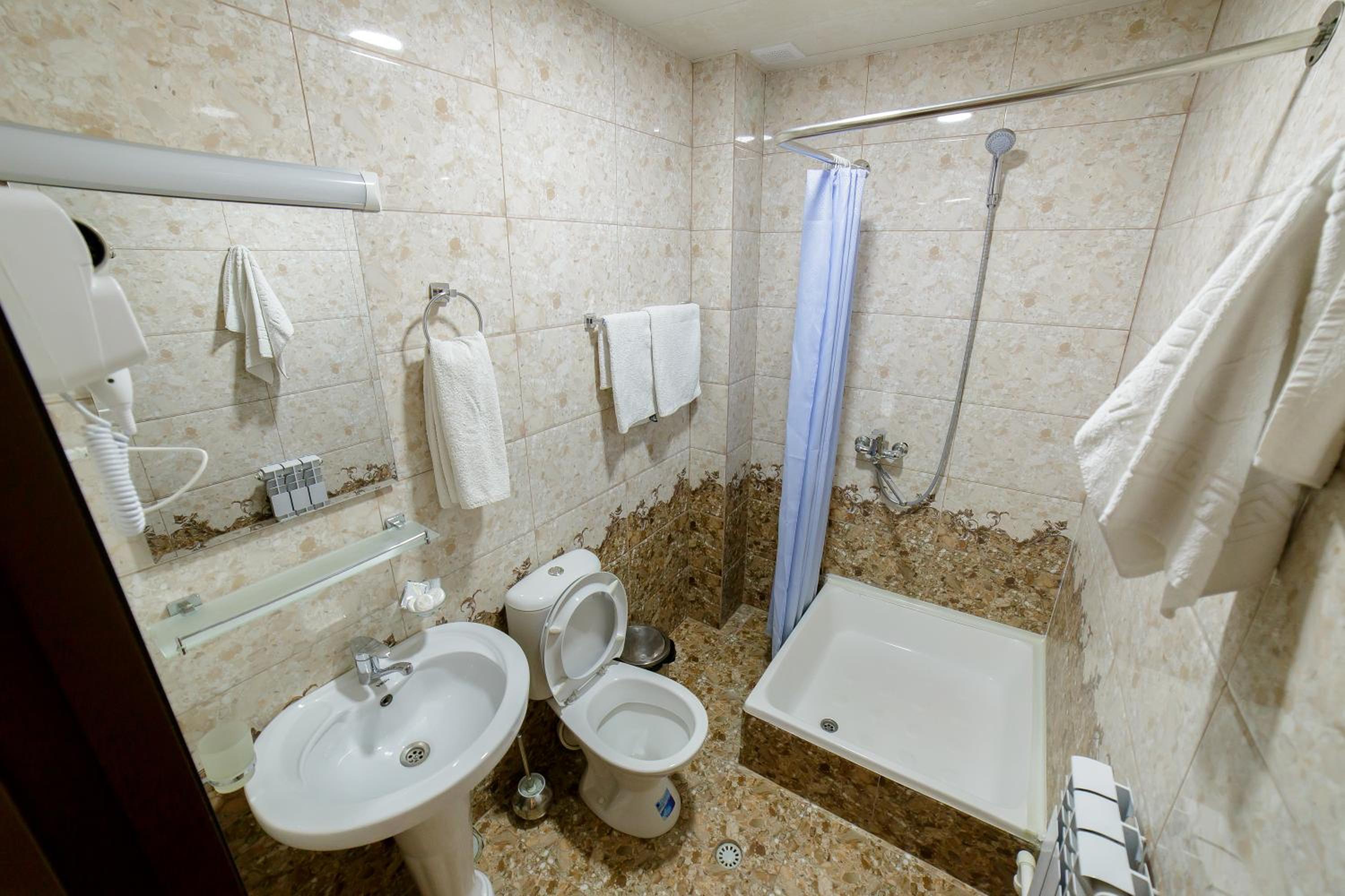 Quadruple Room with Bathroom photo 2