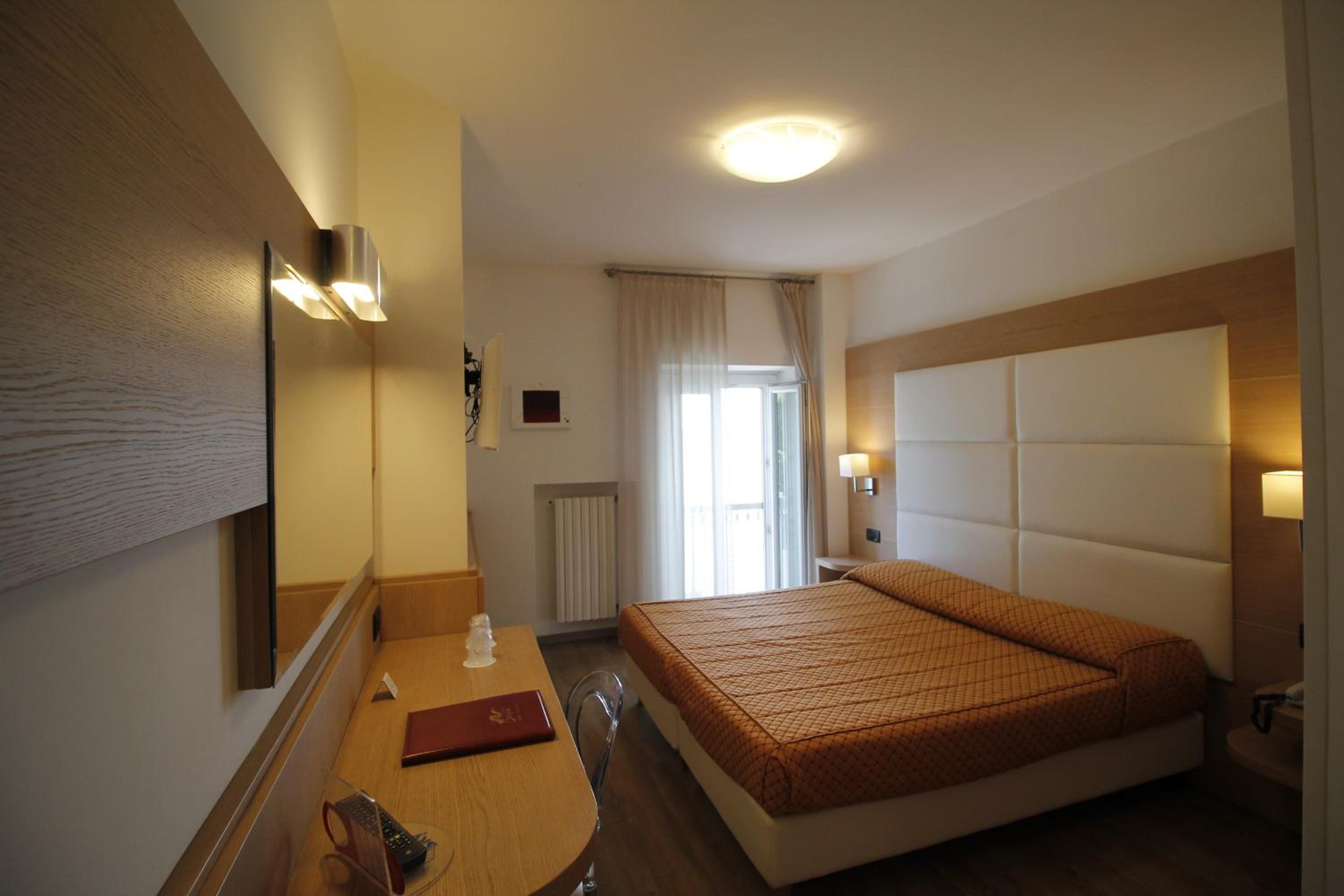 Comfort Double Room with Lake View - Photo 15