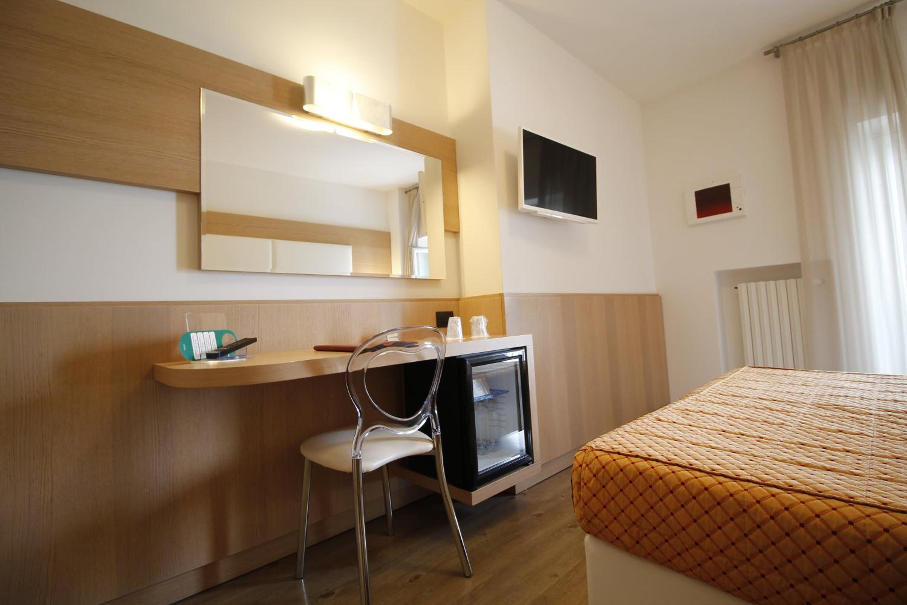 Comfort Double Room with Lake View - Photo 7