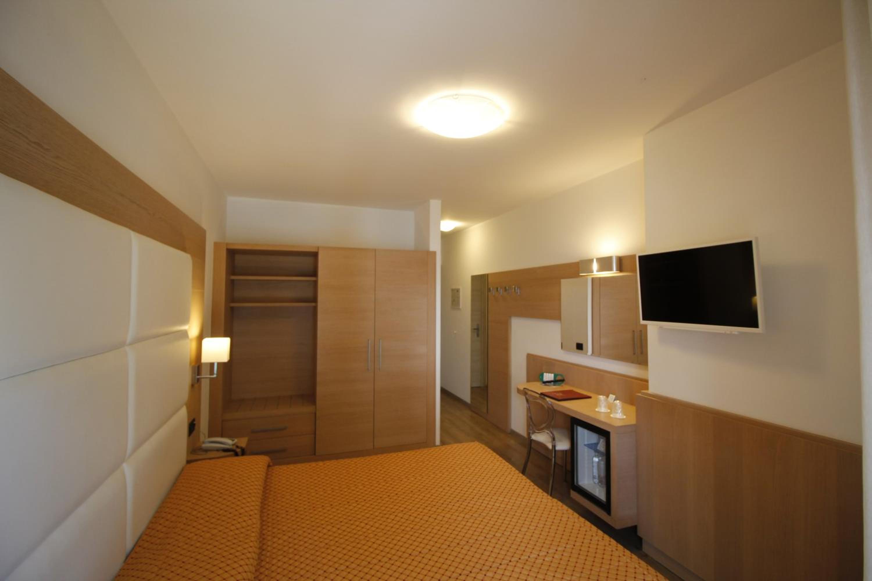 Double Room - Photo 8