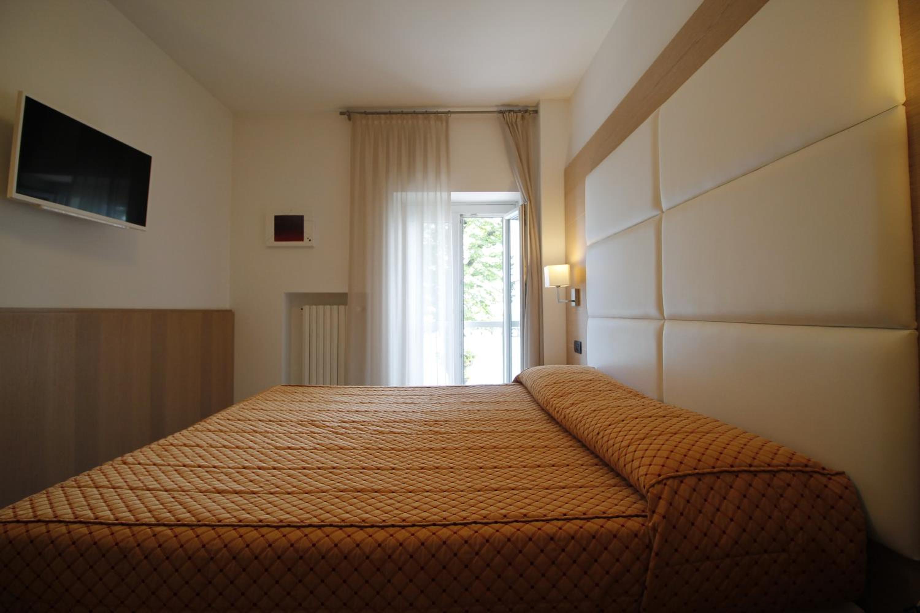 Comfort Double Room with Lake View - Photo 10