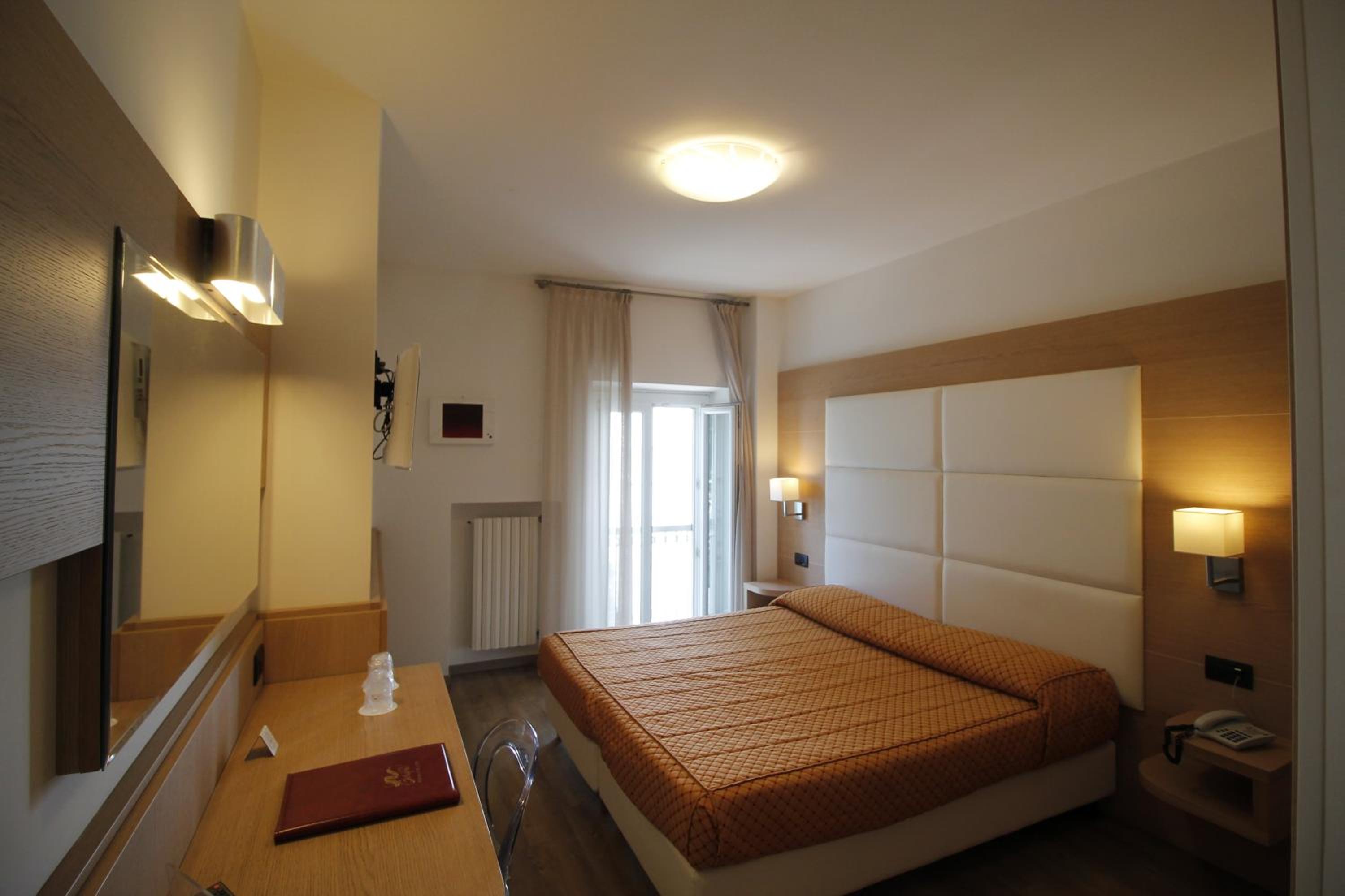 Comfort Double Room with Lake View - Photo 12