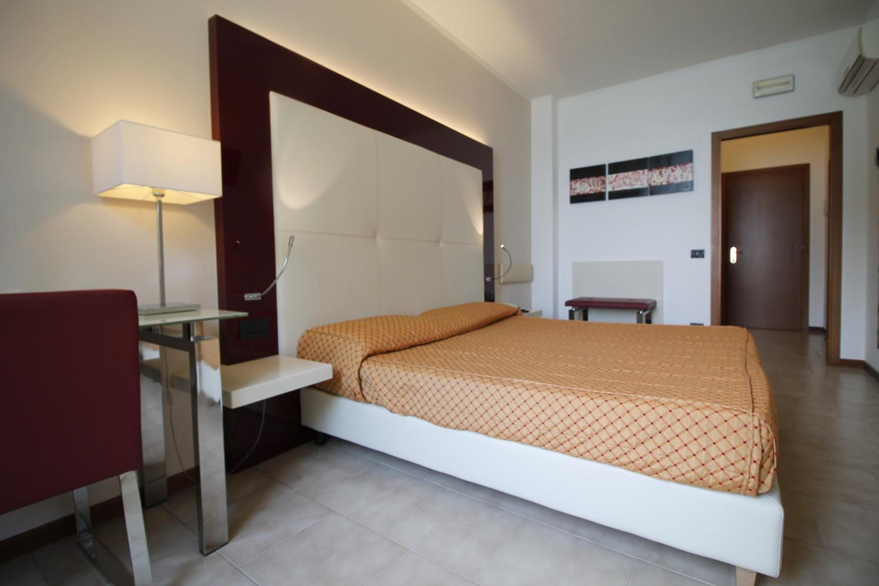 Comfort Double Room with Lake View - Photo 17