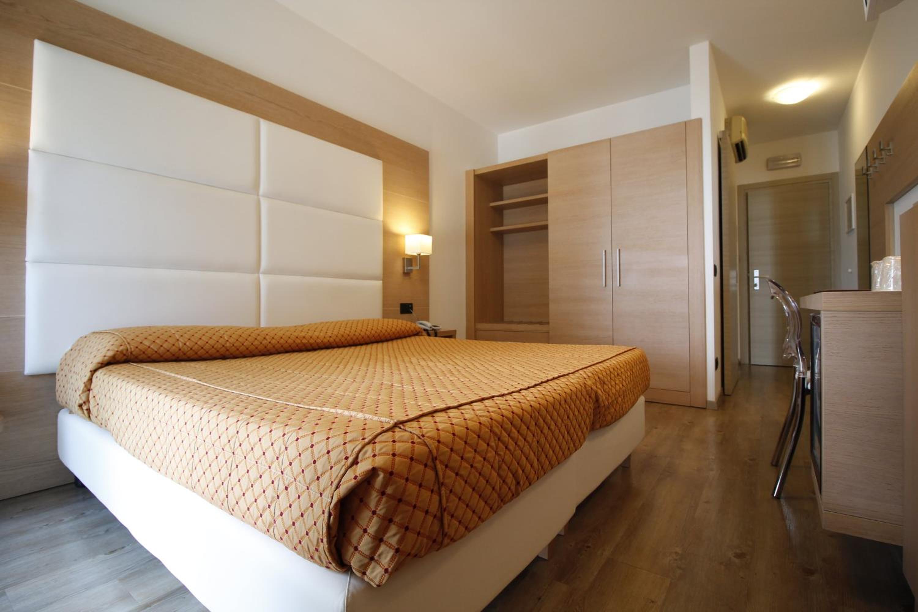 Comfort Double Room with Lake View - Photo 14