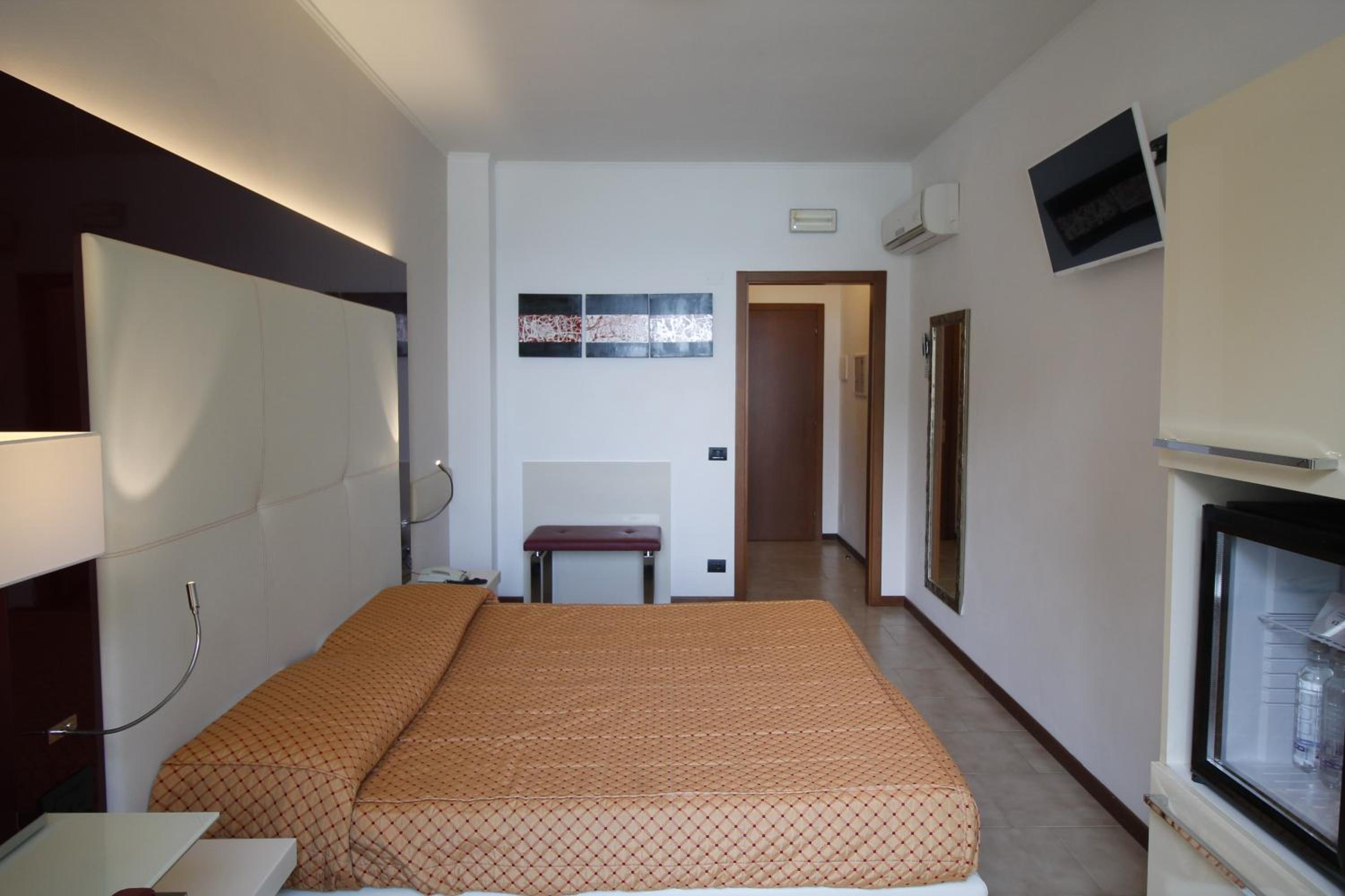 Comfort Double Room with Lake View - Photo 20