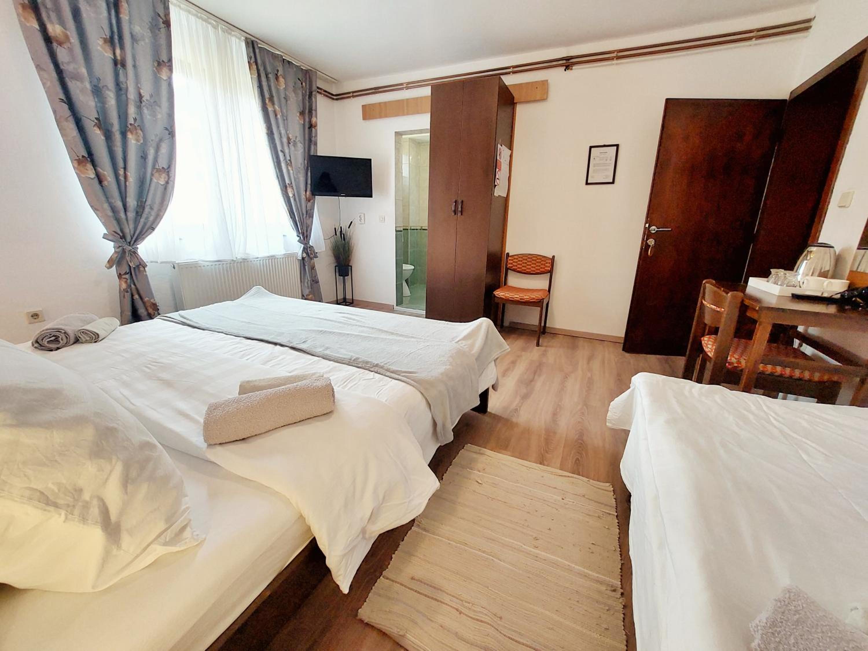 Triple Room with Private Bathroom - Photo 1