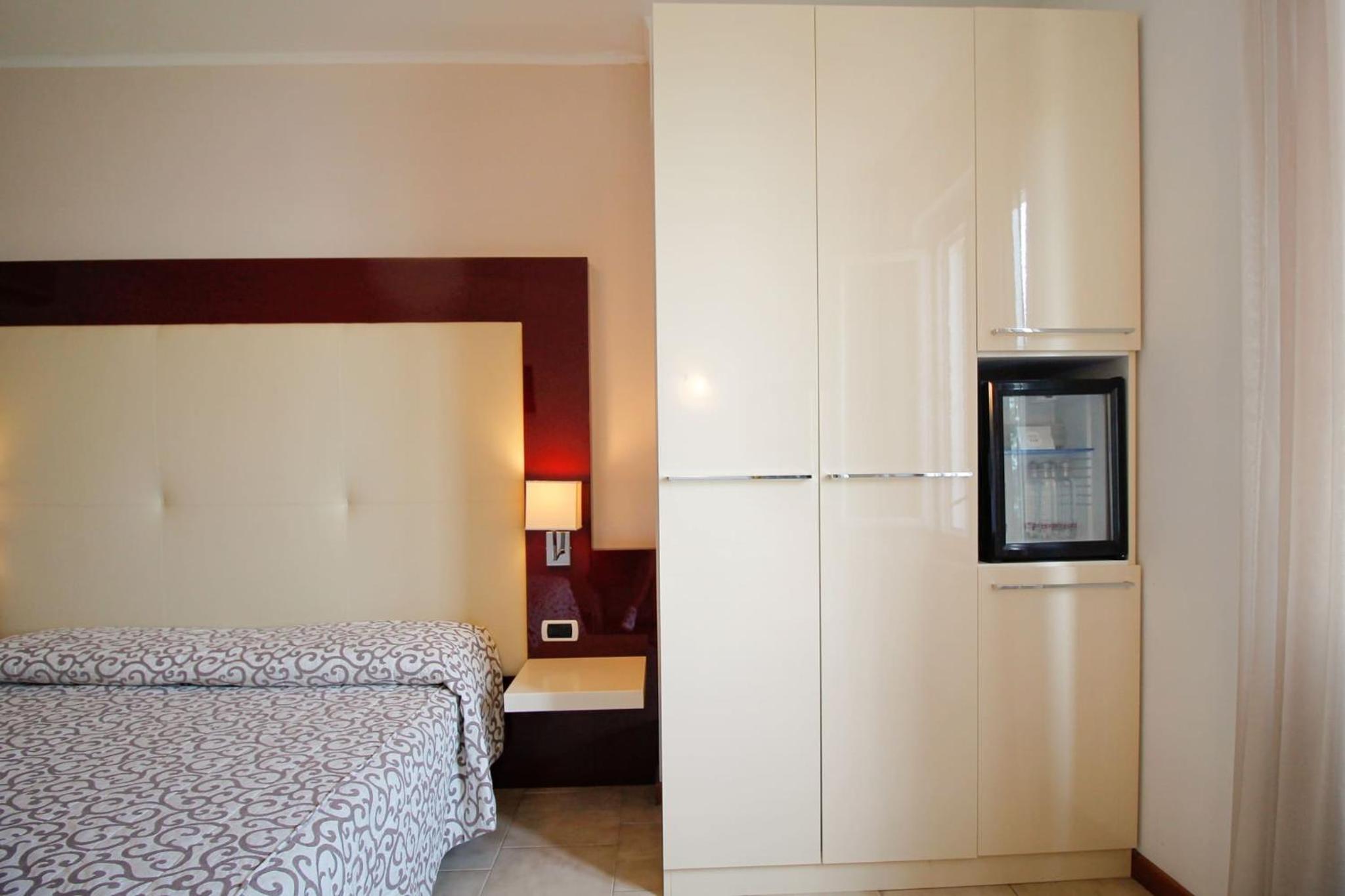 Triple Room with Lake View - Photo 3
