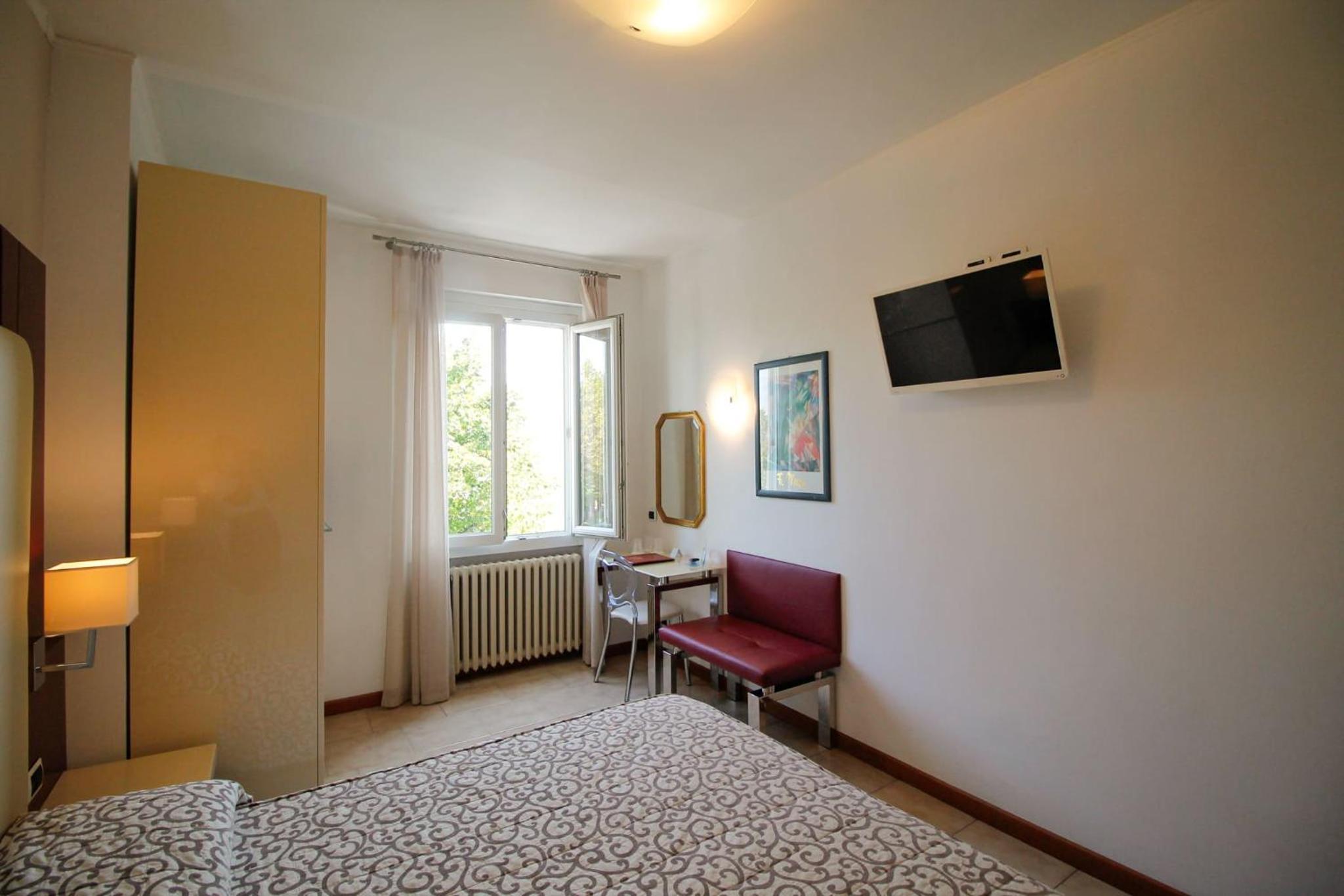 Triple Room with Lake View - Photo 2