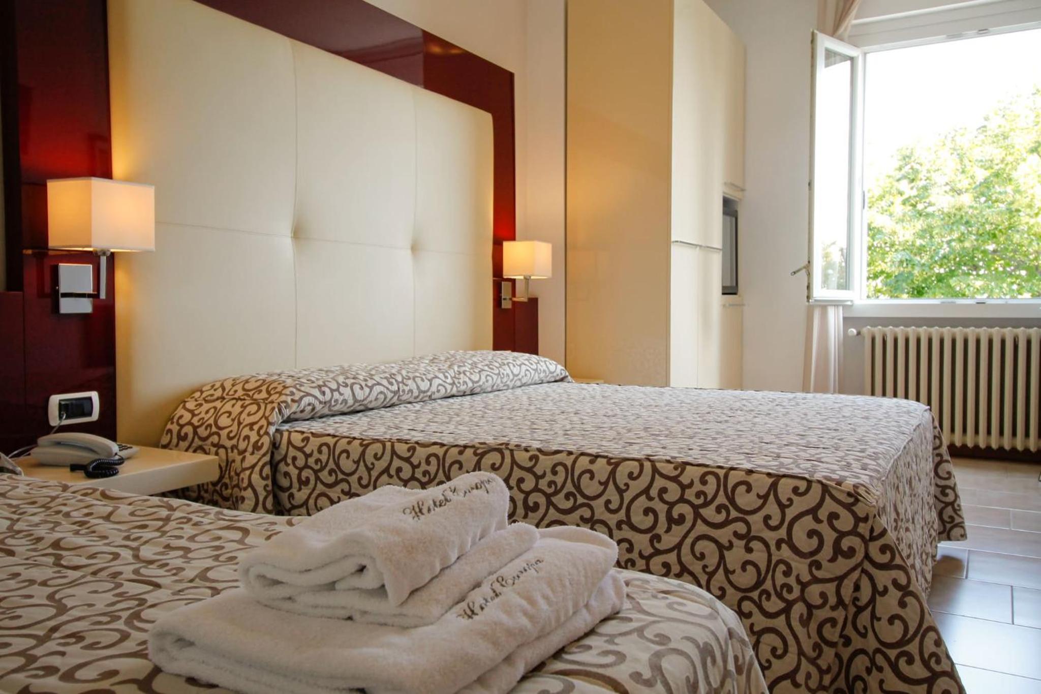 Triple Room with Lake View - Photo 18