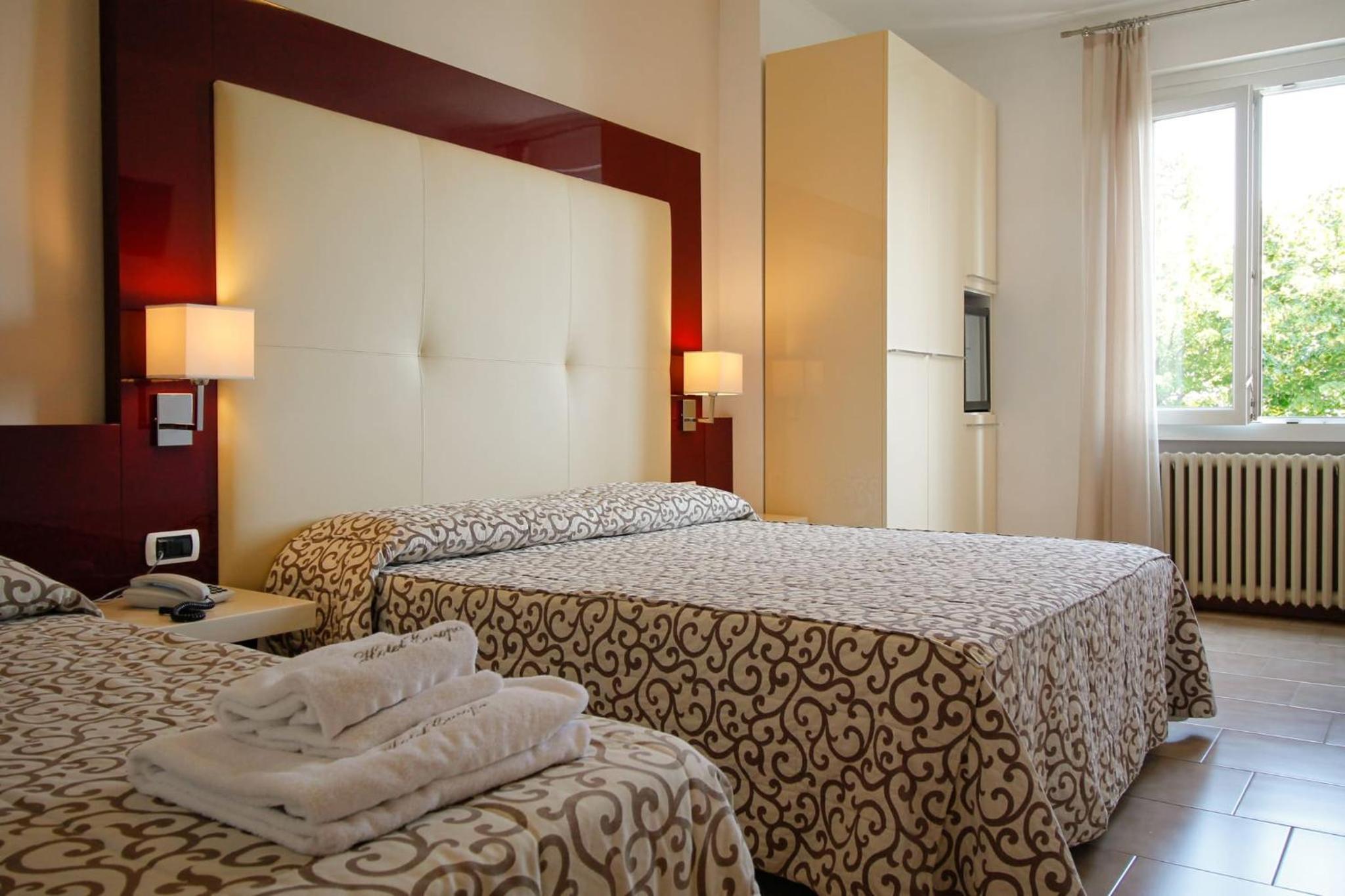 Triple Room with Lake View - Photo 19