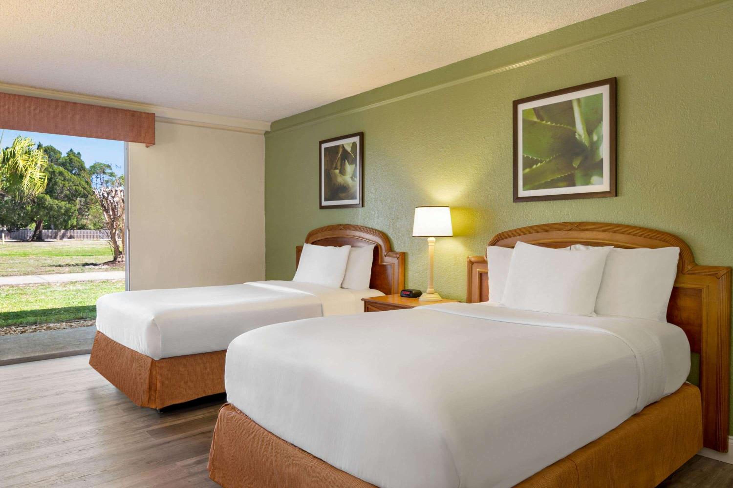 Superior Double Room with Two Double Beds - Non-Smoking - Photo 1