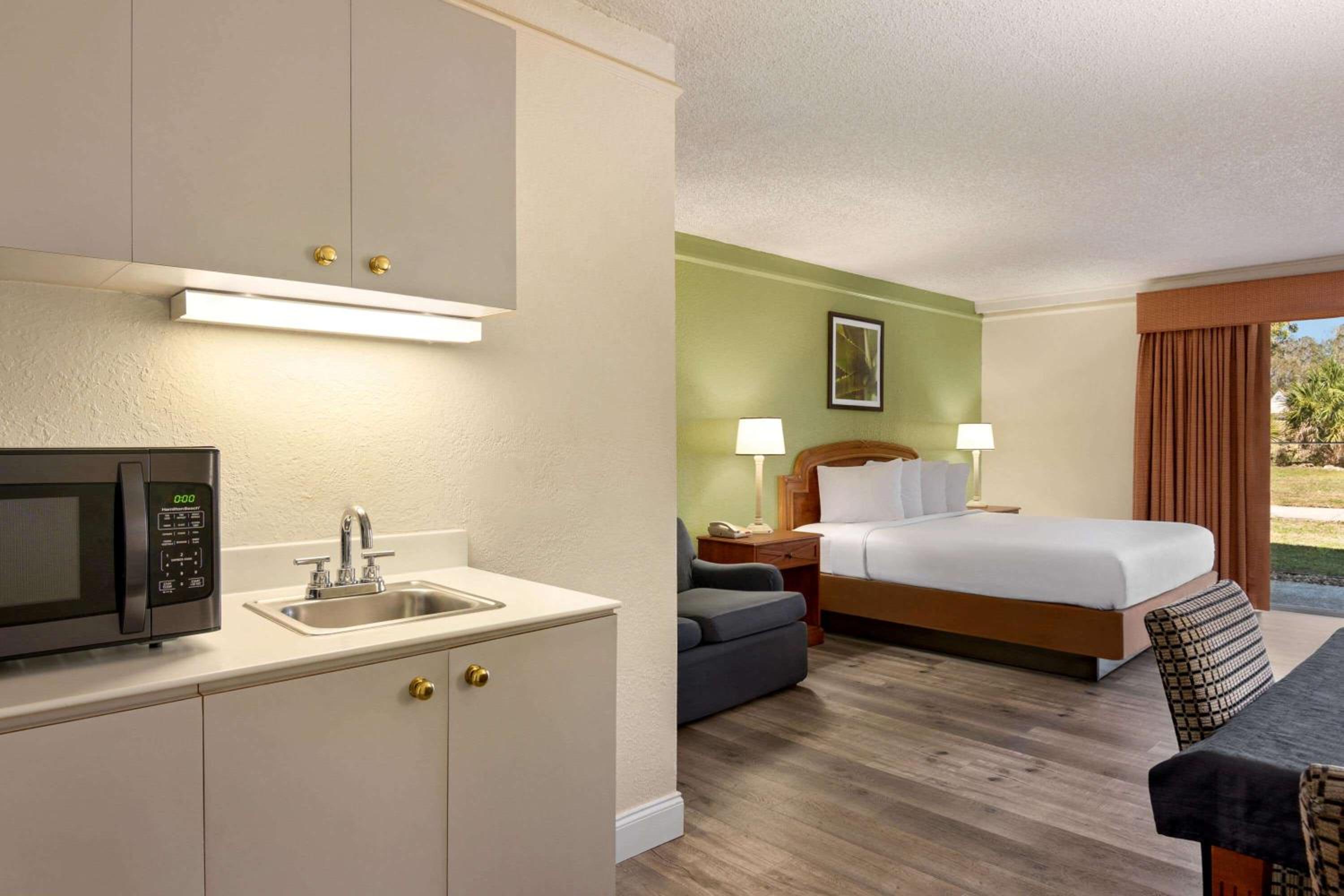 Superior King Room - Non-Smoking - Photo 1