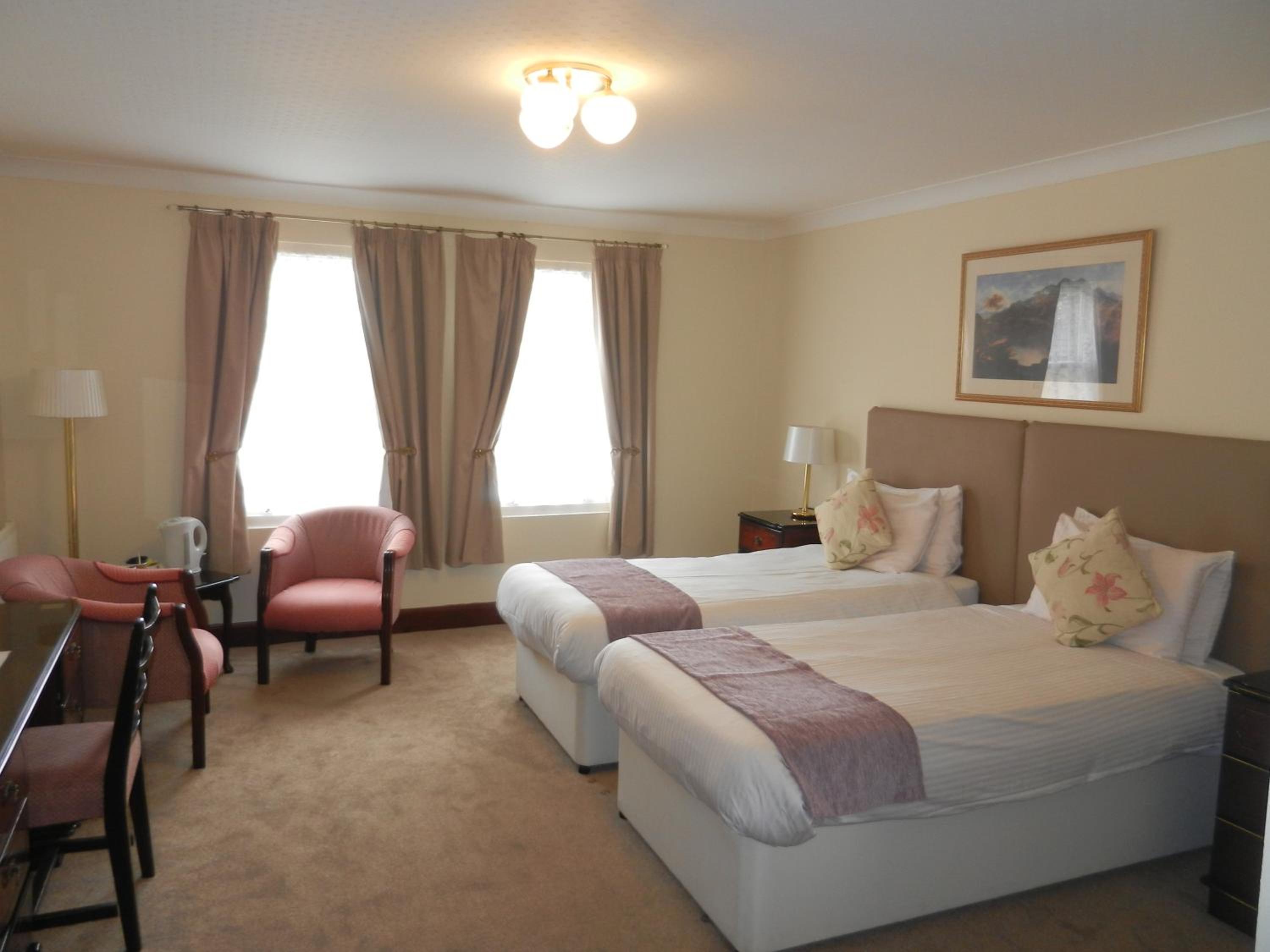Standard Twin Room - Photo 5