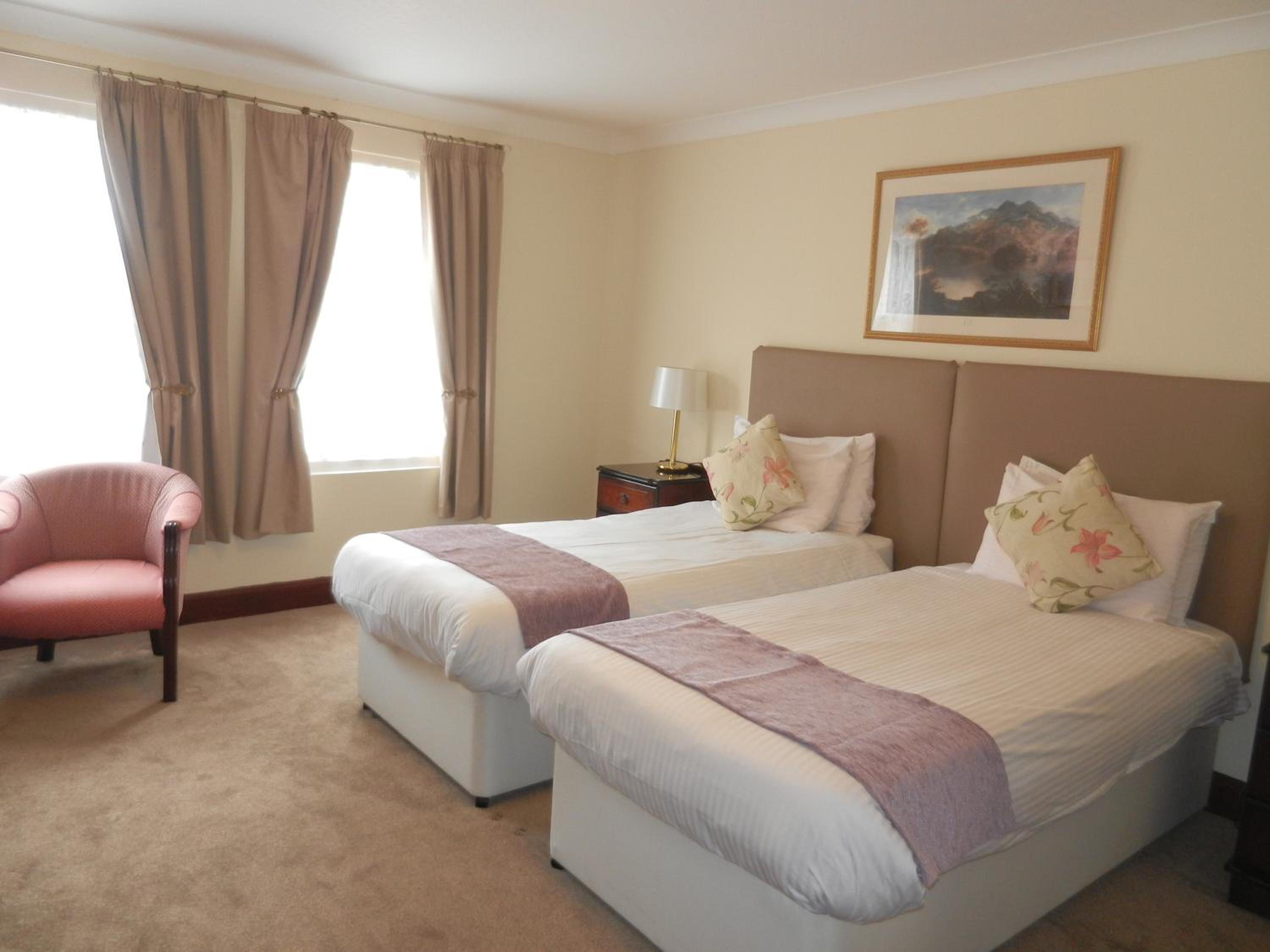 Standard Twin Room - Photo 4