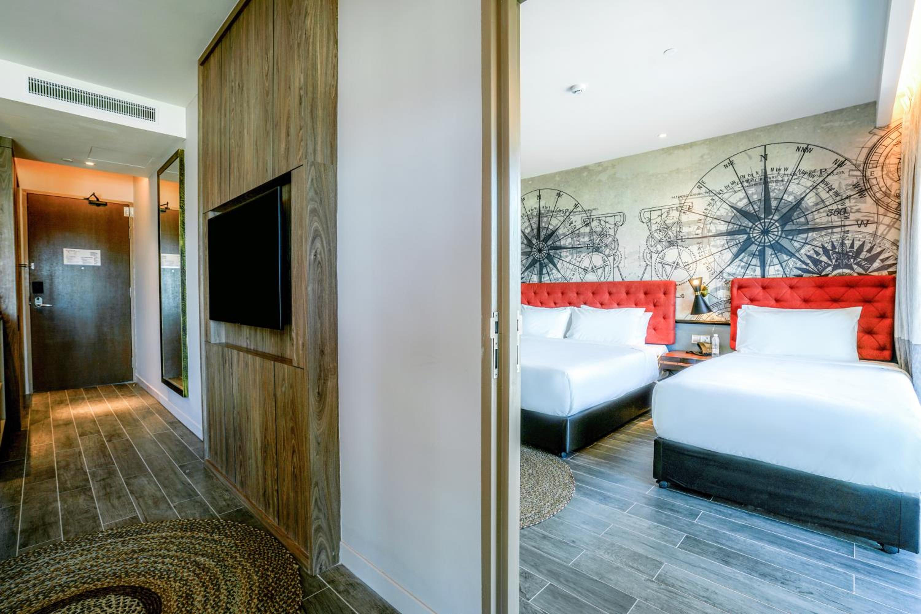 Deluxe Room with One Double and One Single Bed - Photo 7