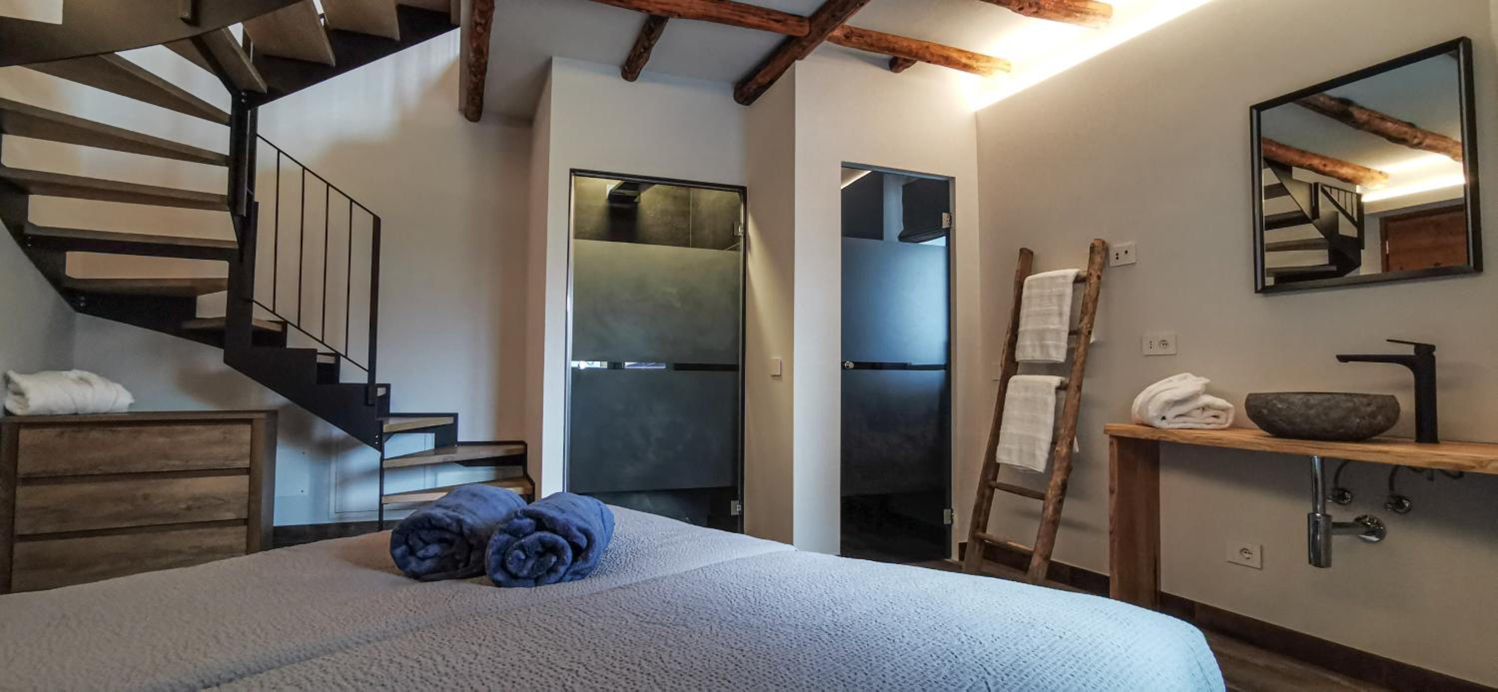 Deluxe King Room photo 1