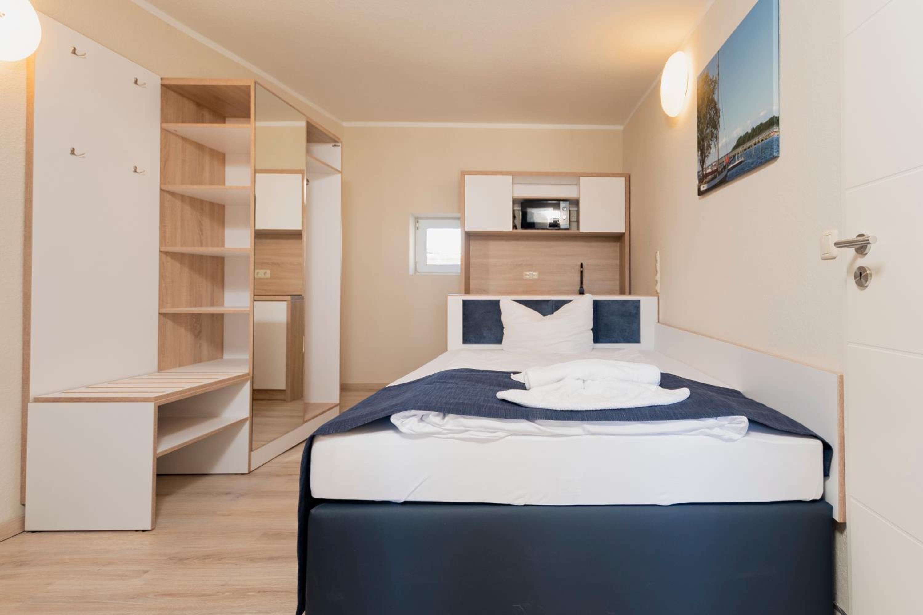 Comfort Single Room thumbnail 5
