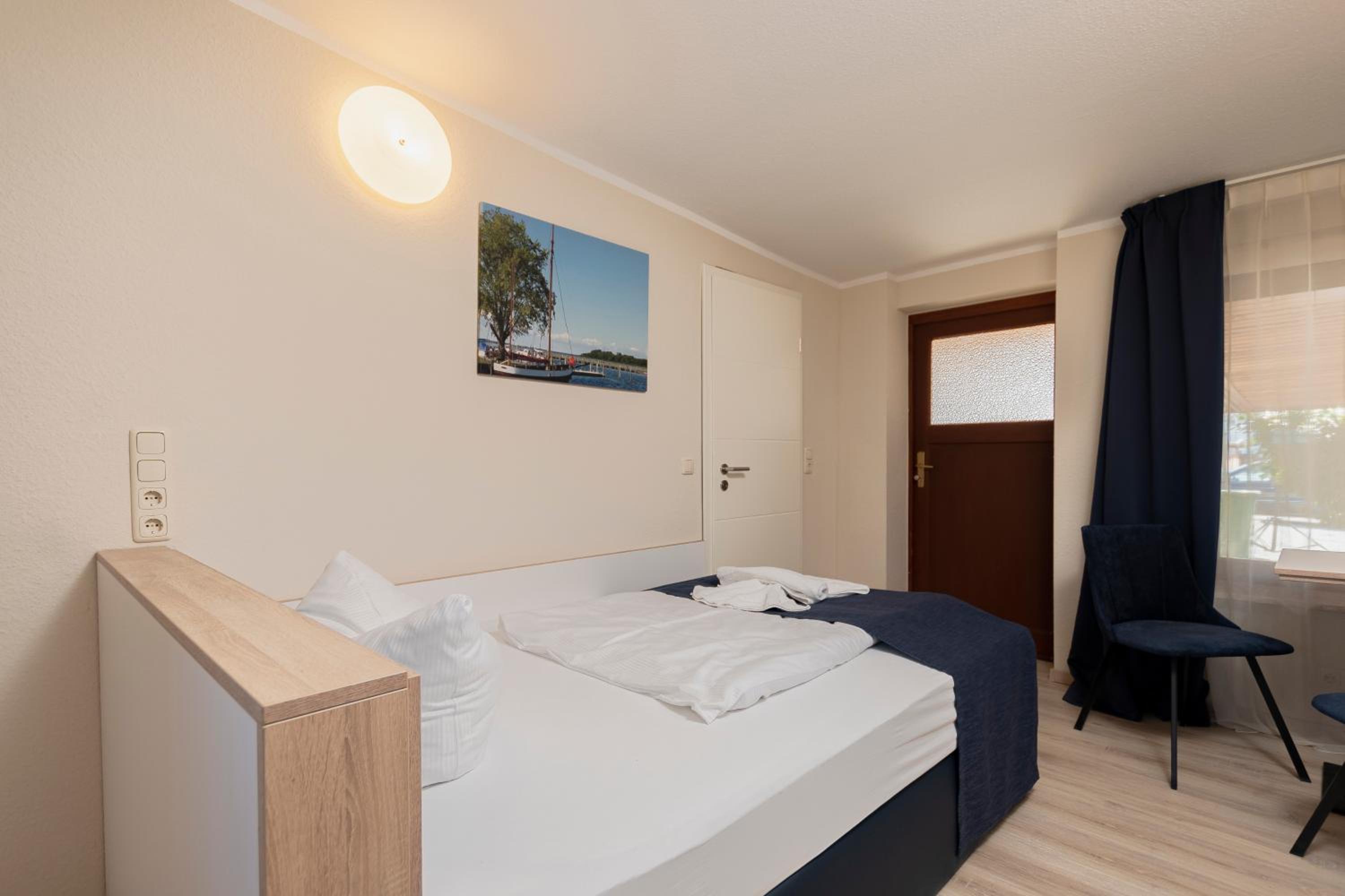 Comfort Single Room thumbnail 6