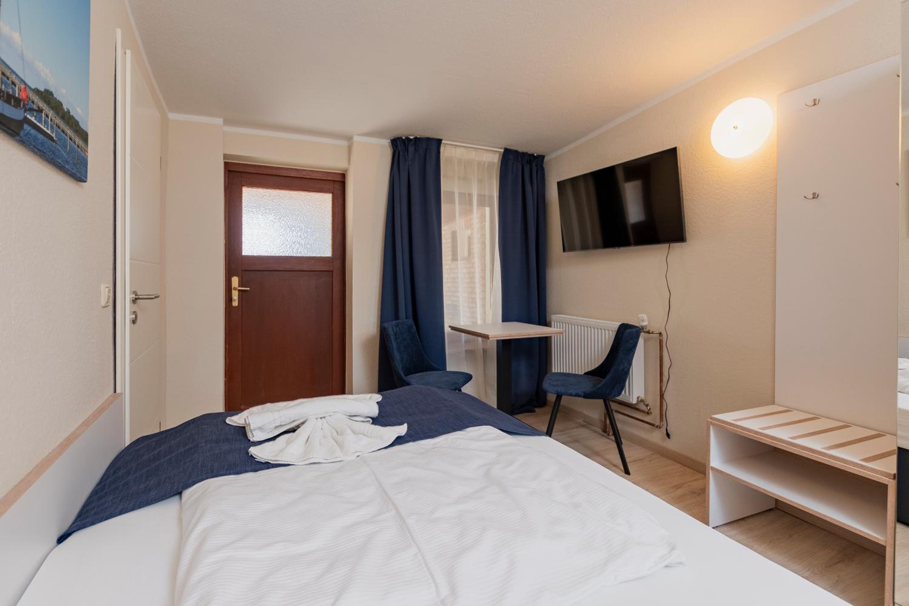 Comfort Single Room thumbnail 5