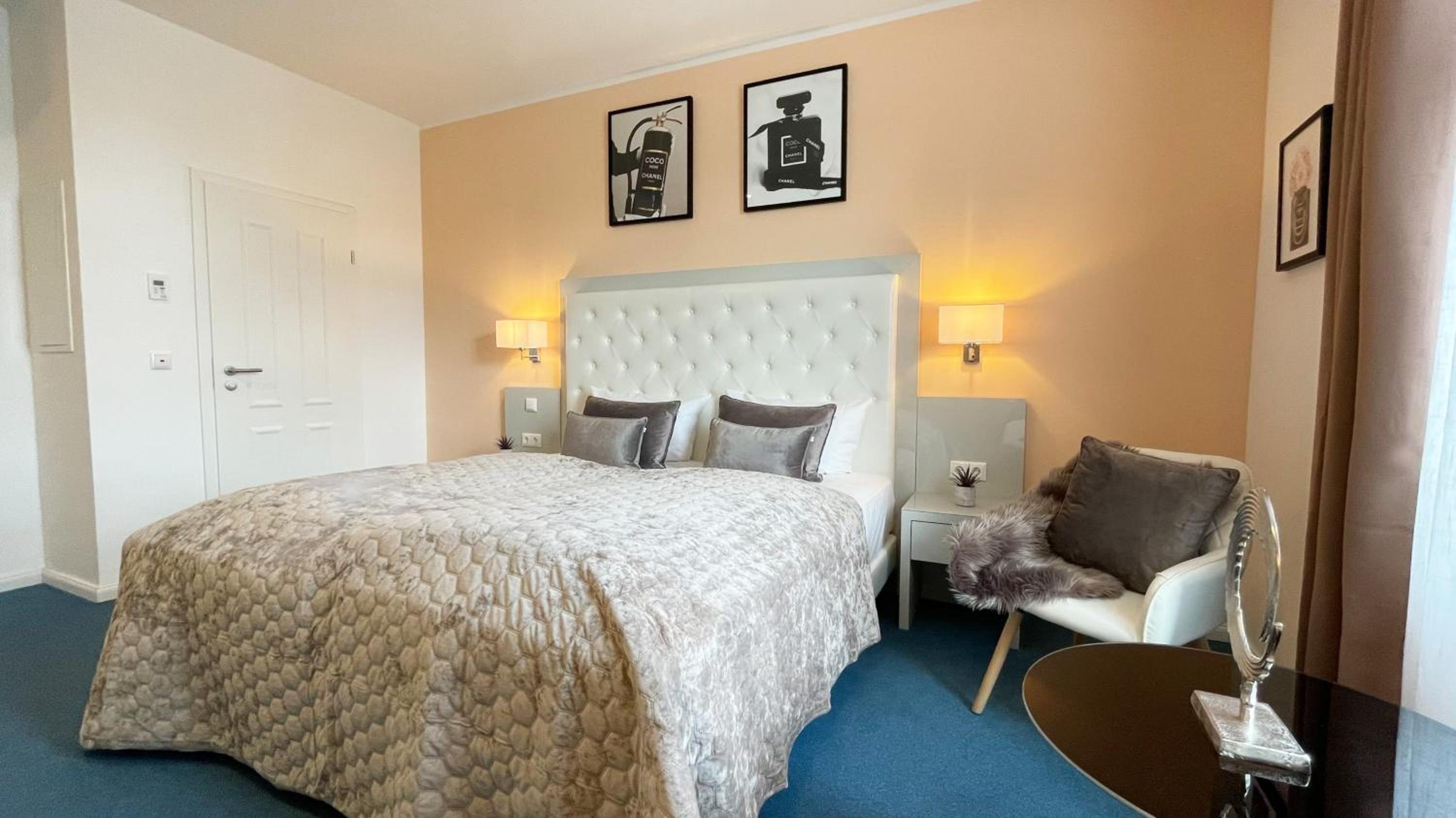 Large Double Room with River View - Photo 24