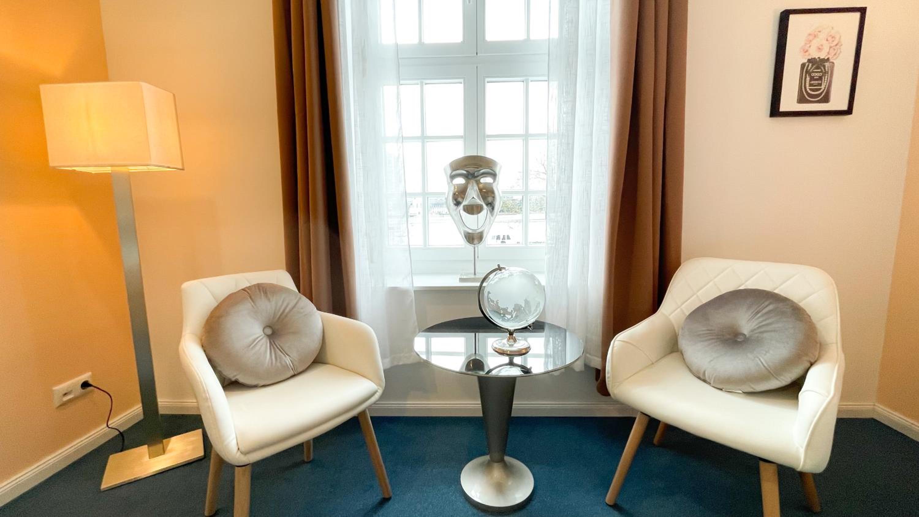 Large Double Room with River View - Photo 18