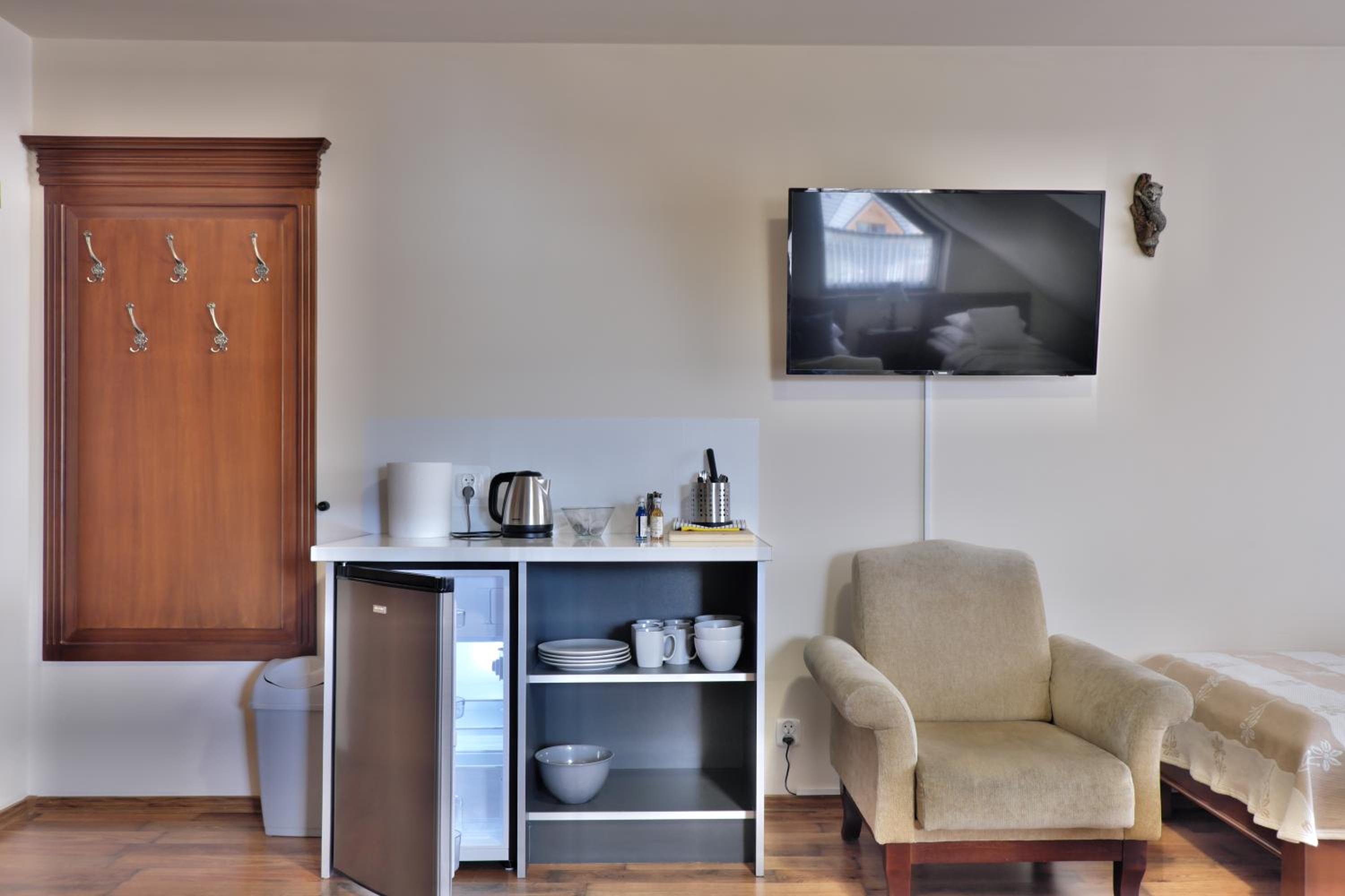 Quadruple Room with Balcony - Photo 4