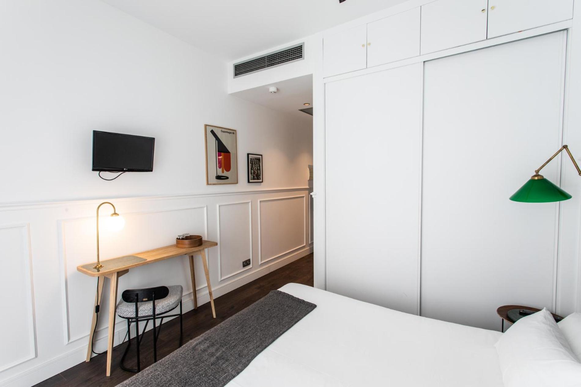 Deluxe Double Room with Balcony photo 3