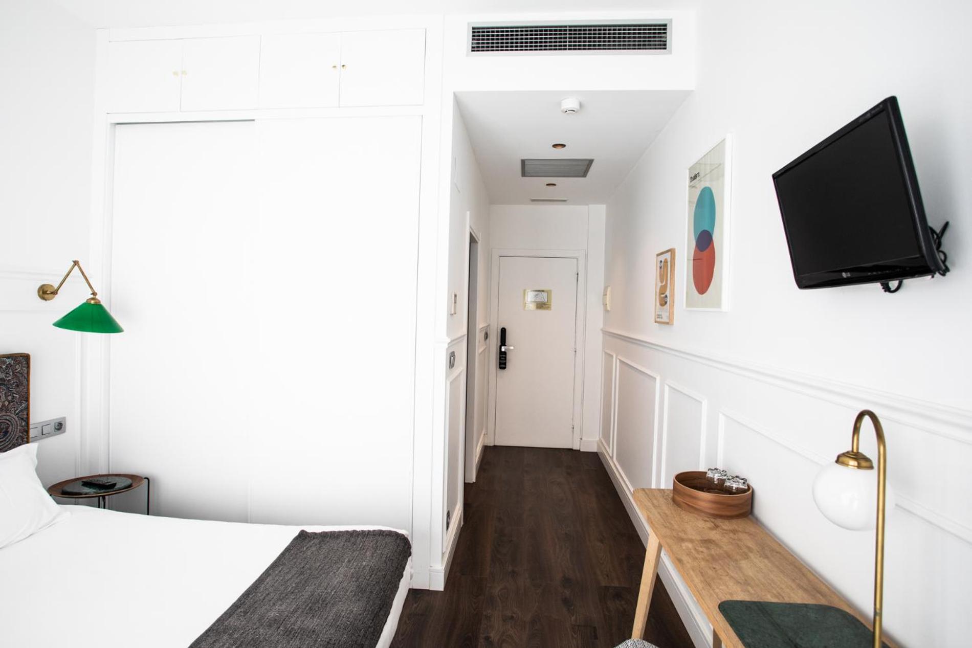 Deluxe Double Room with Balcony photo 2