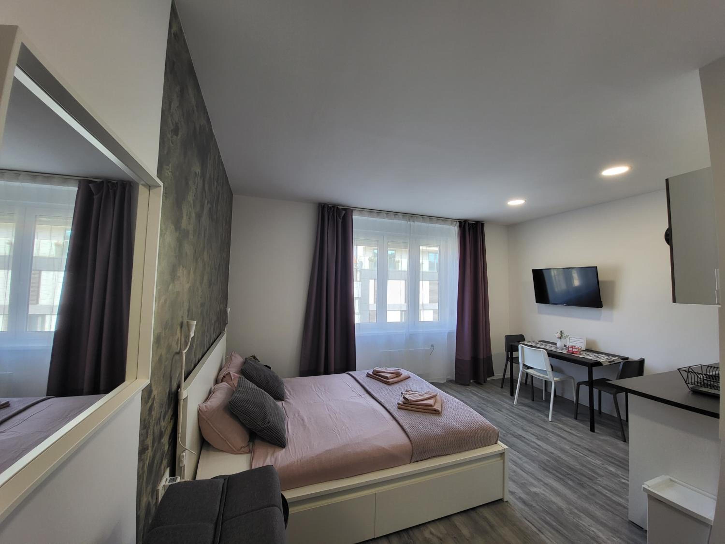 One-Bedroom Apartment - Photo 12