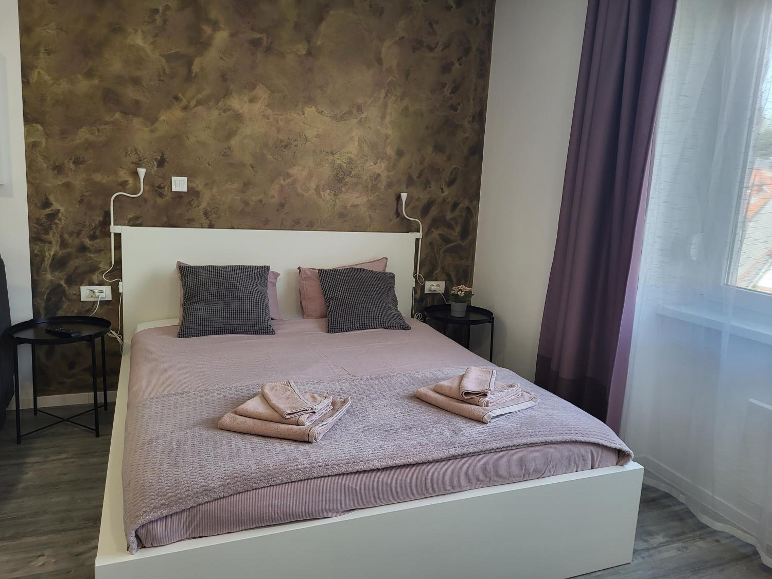 One-Bedroom Apartment - Photo 11