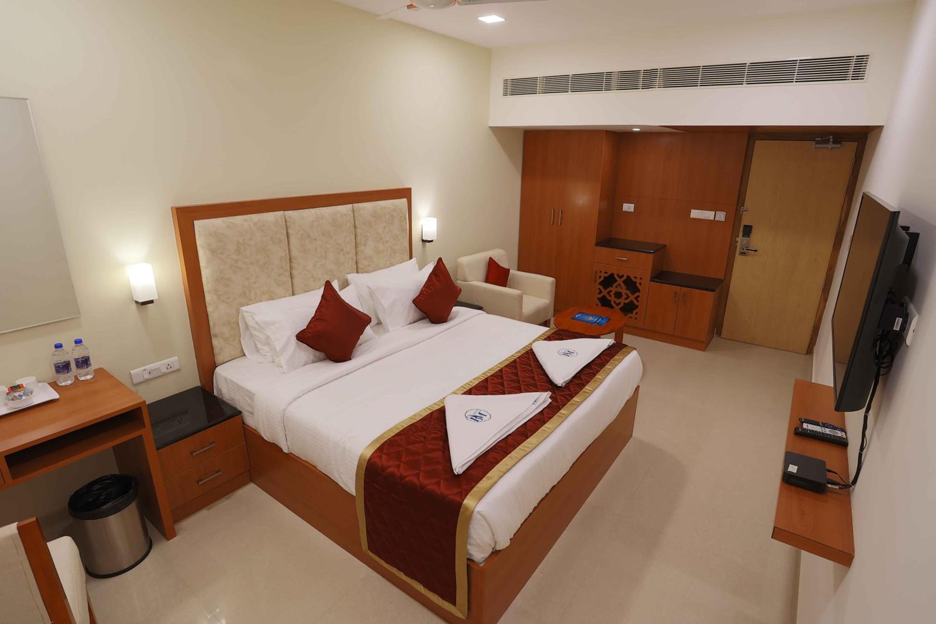Standard Double Room - Photo 8