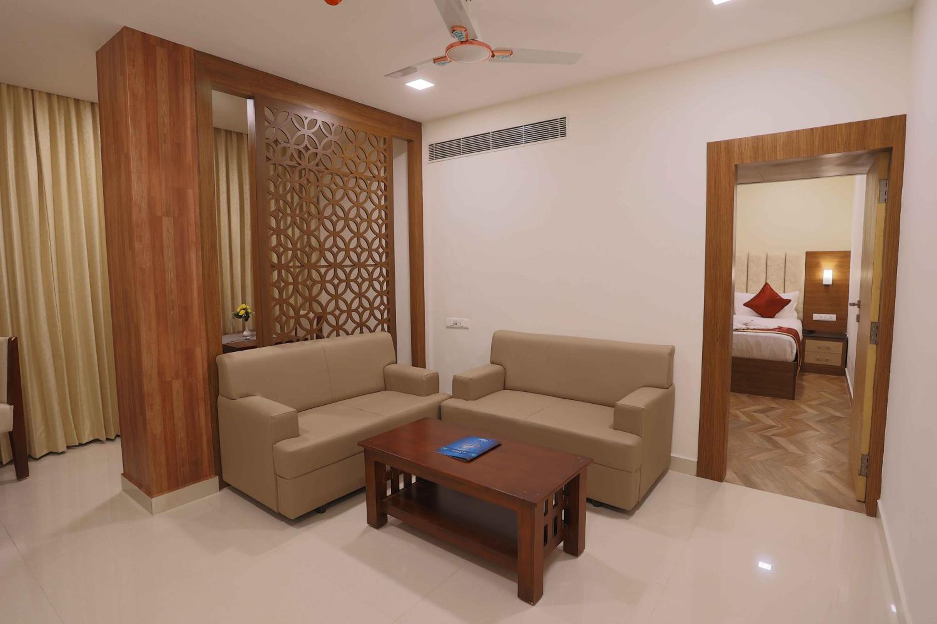 King Suite - Photo 2