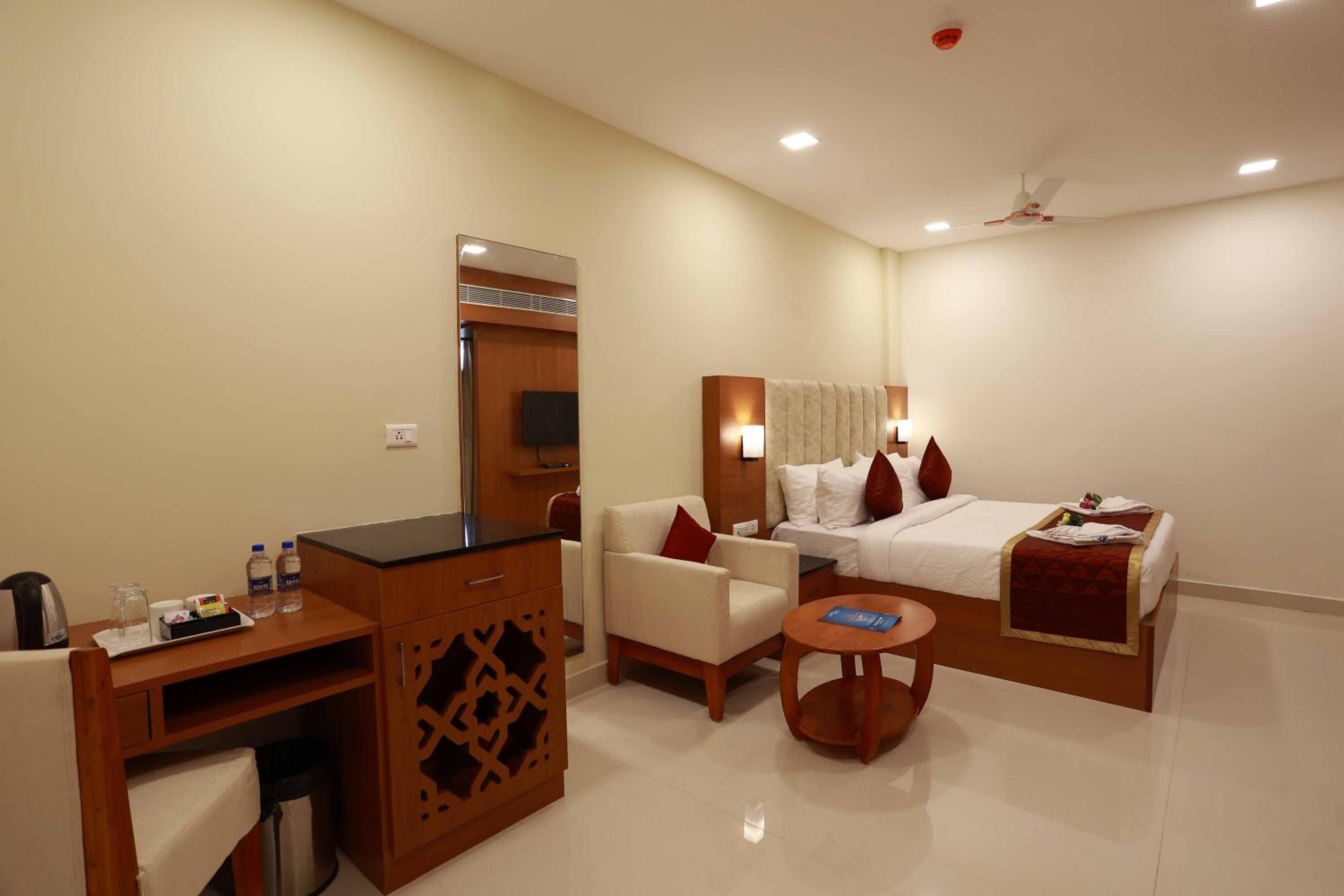 Deluxe Room - Photo 9